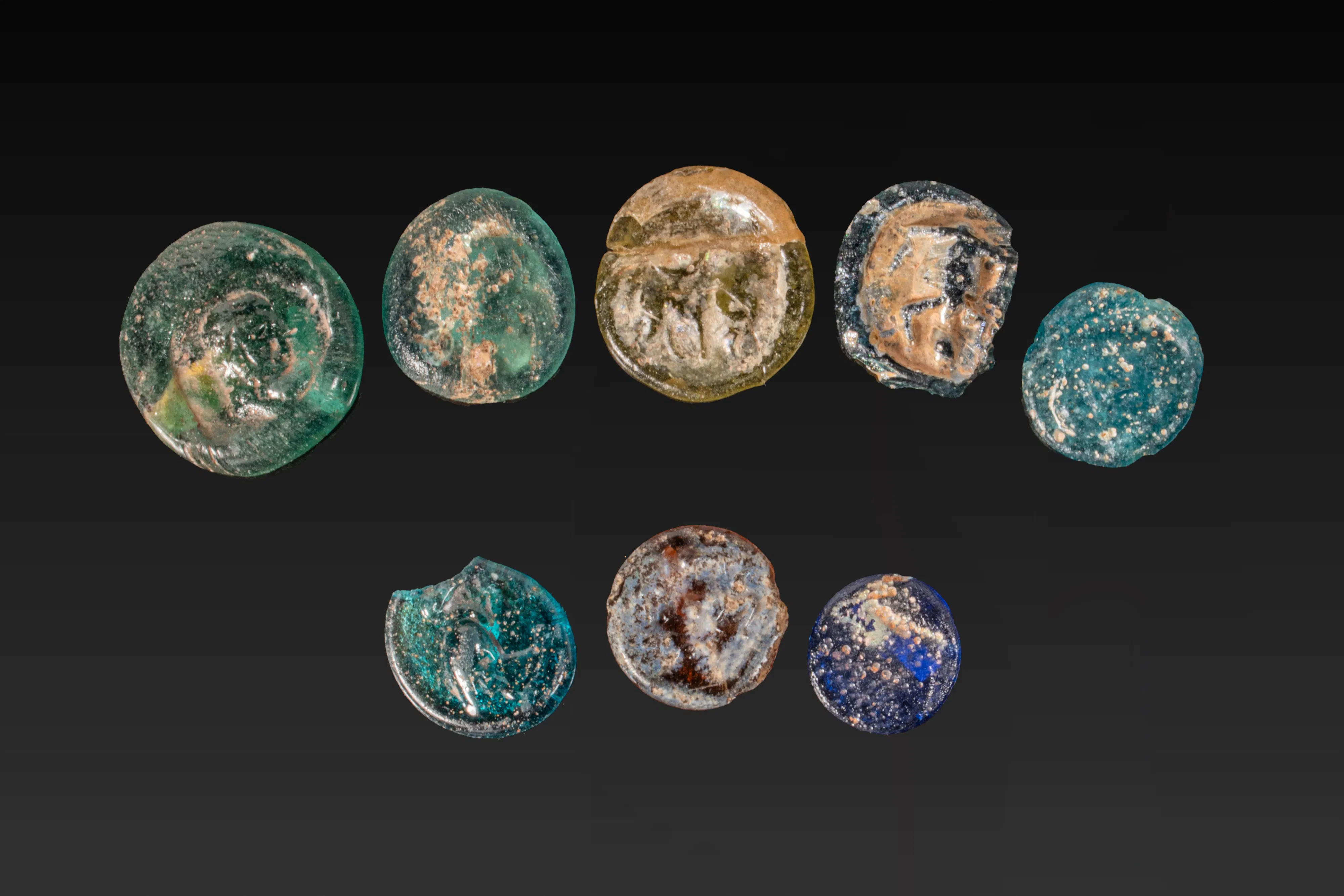 COLLECTION OF ROMAN GLASS COIN WEIGHTS AND A BEAD
