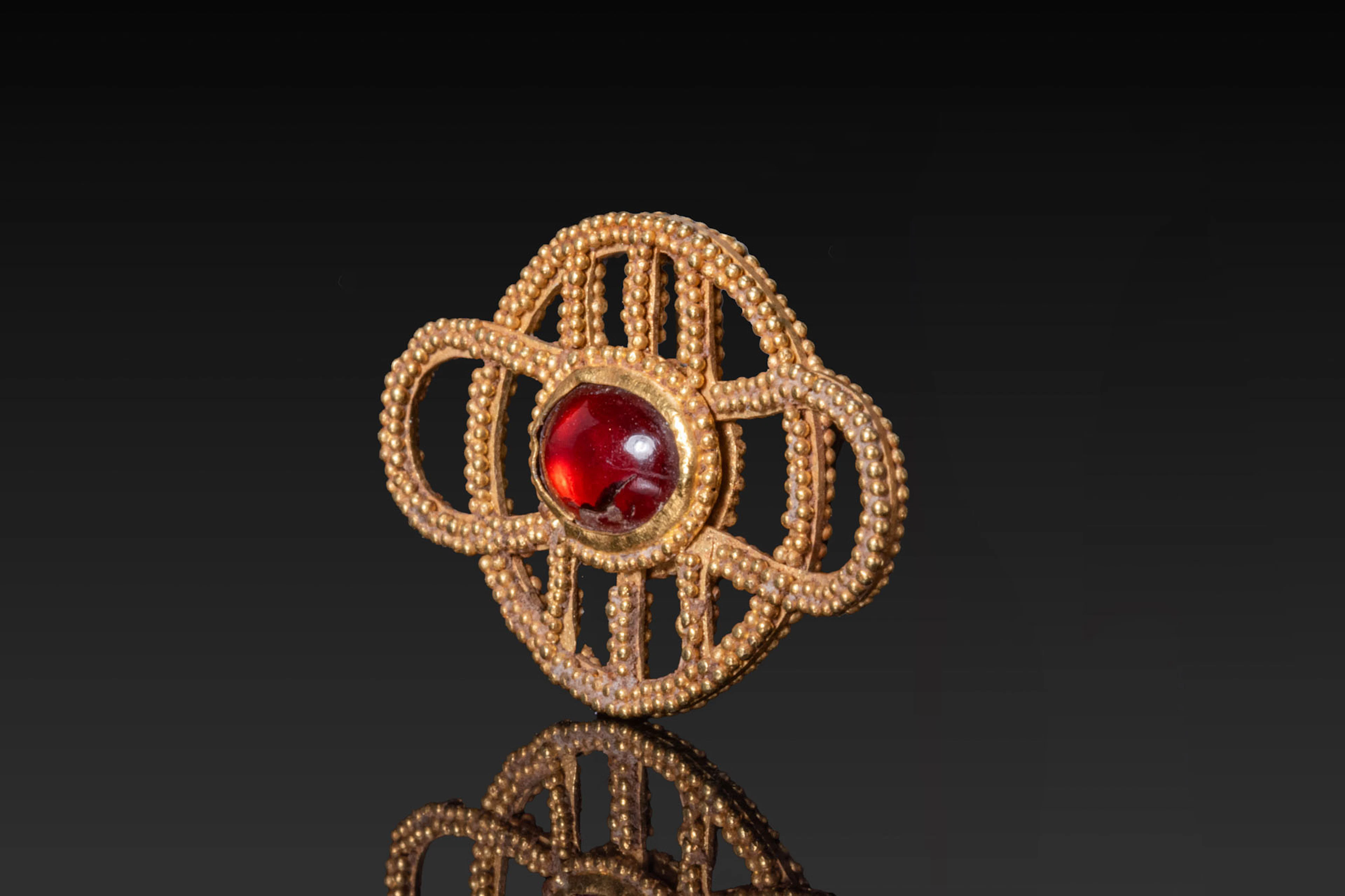 BYZANTINE GOLD PENDANT WITH LARGE CENTRAL CABOCHON