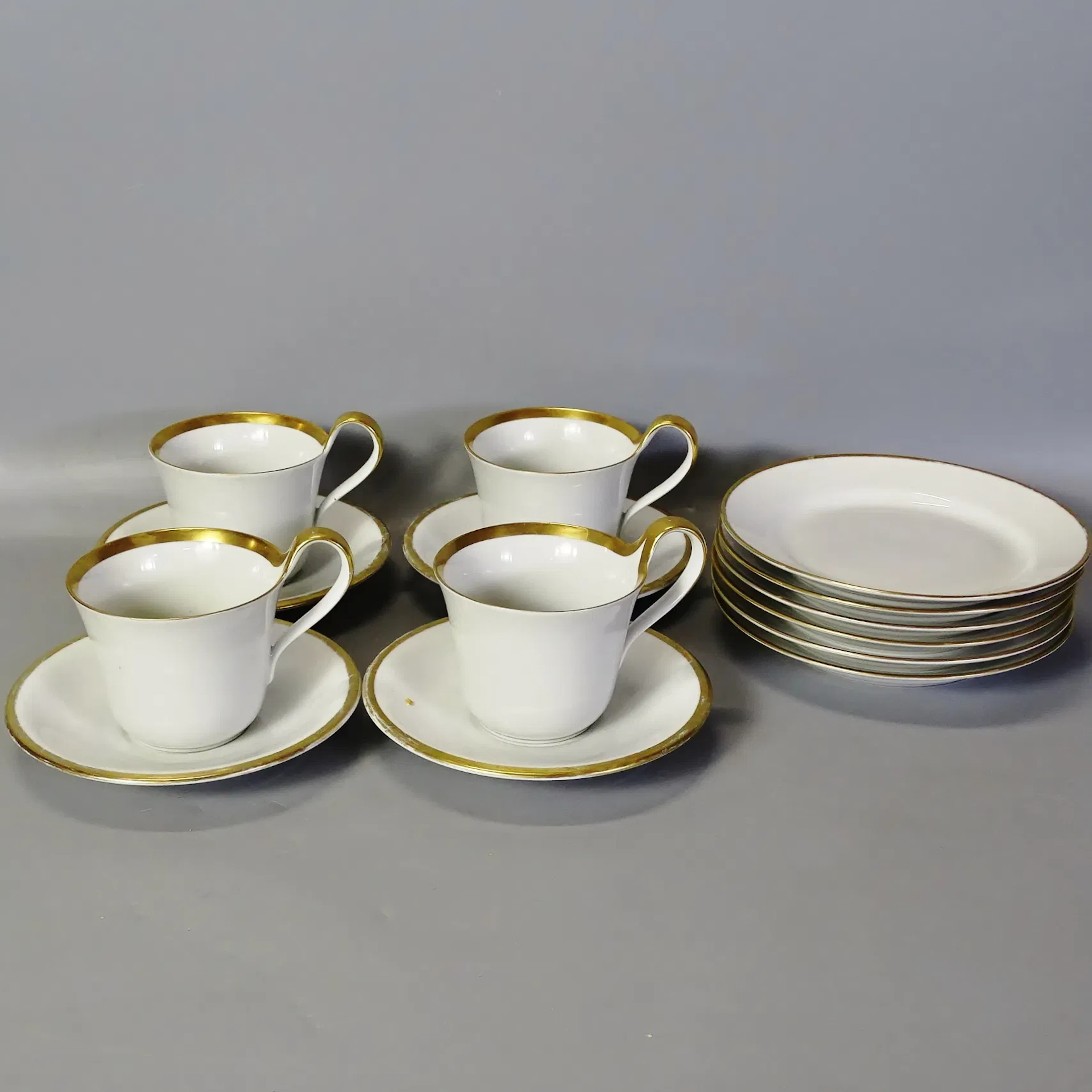 4 st. kaffekopp med fat samt 6 st. assietter "Golden Sun" Sigvard