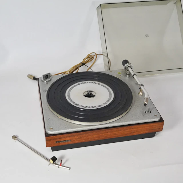 Vinylspelare, His Masters Voice