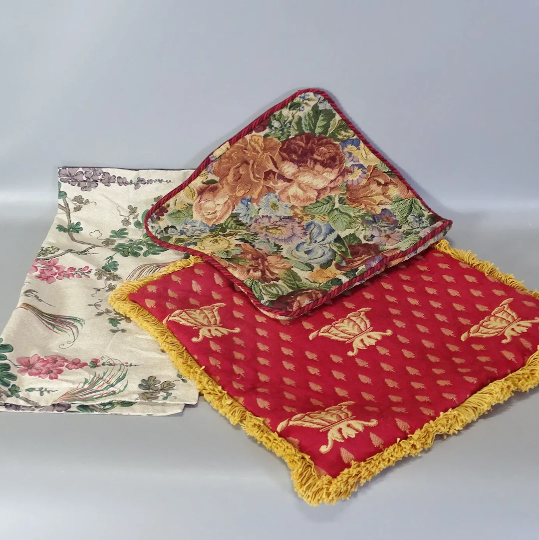 3 st. kuddvar, Nationalmuseum, Mora samt Laura Ashley