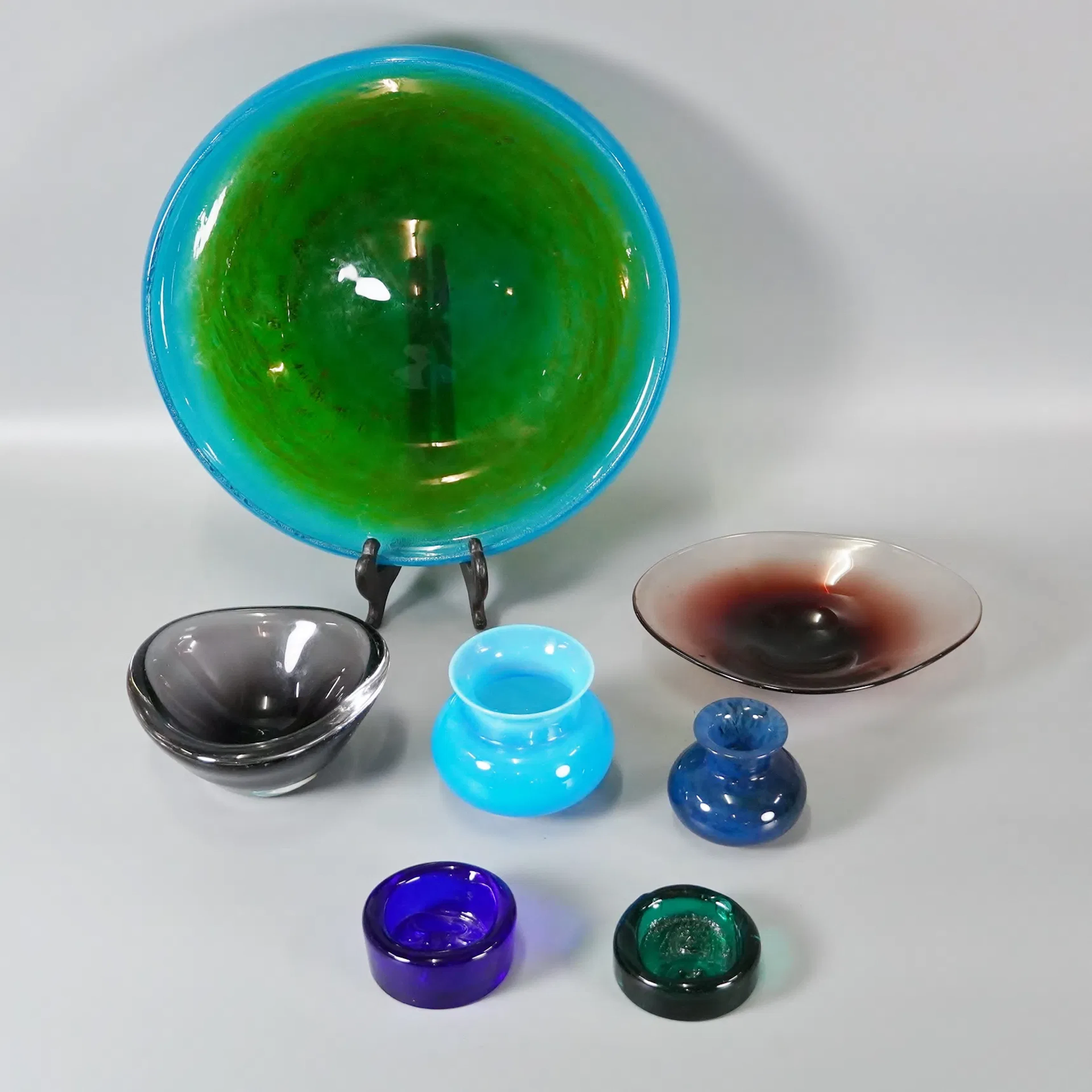 Glasföremål, färgat glas, 7 delar