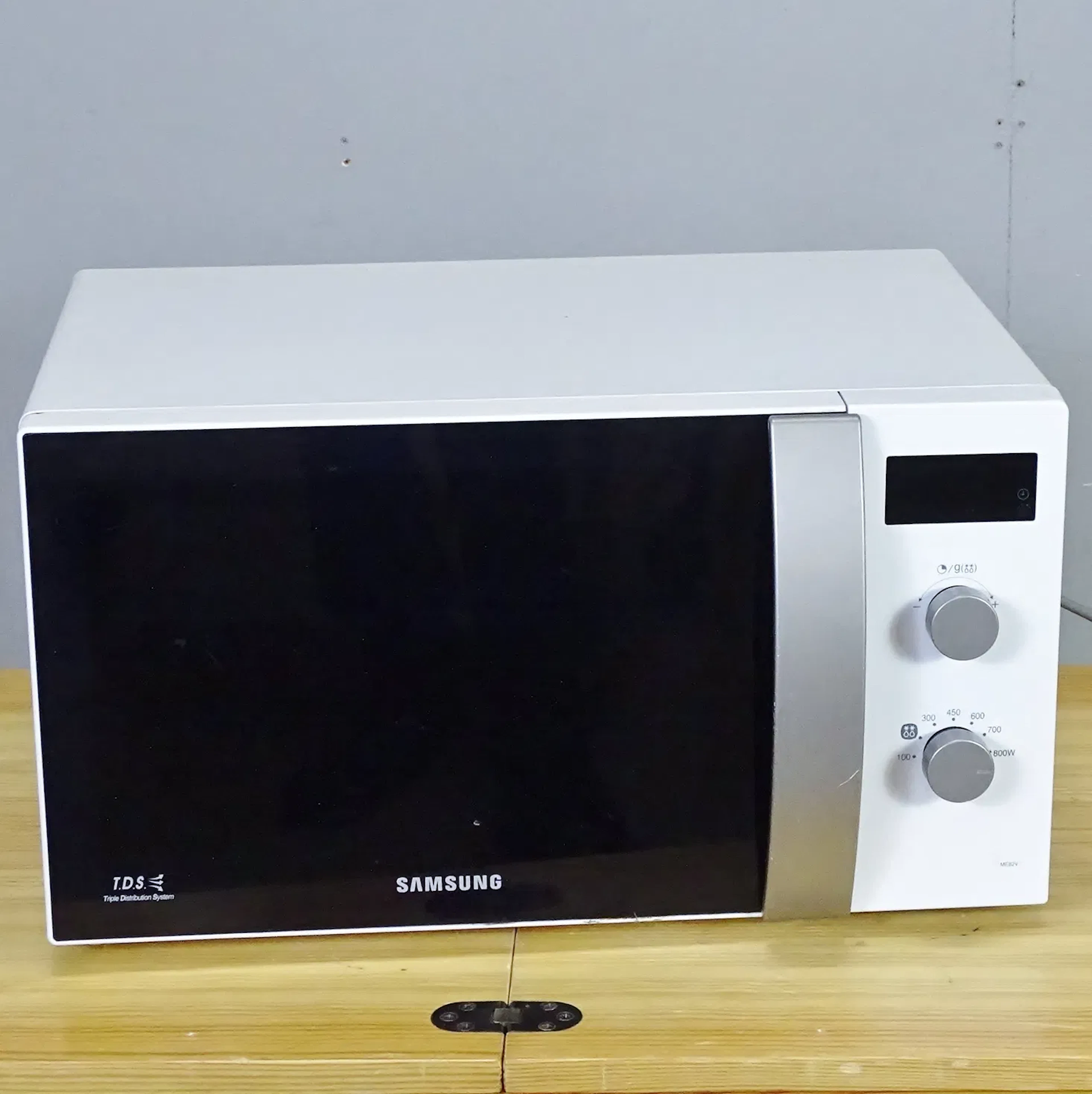 Mikrovågsugn, Samsung, ME82V