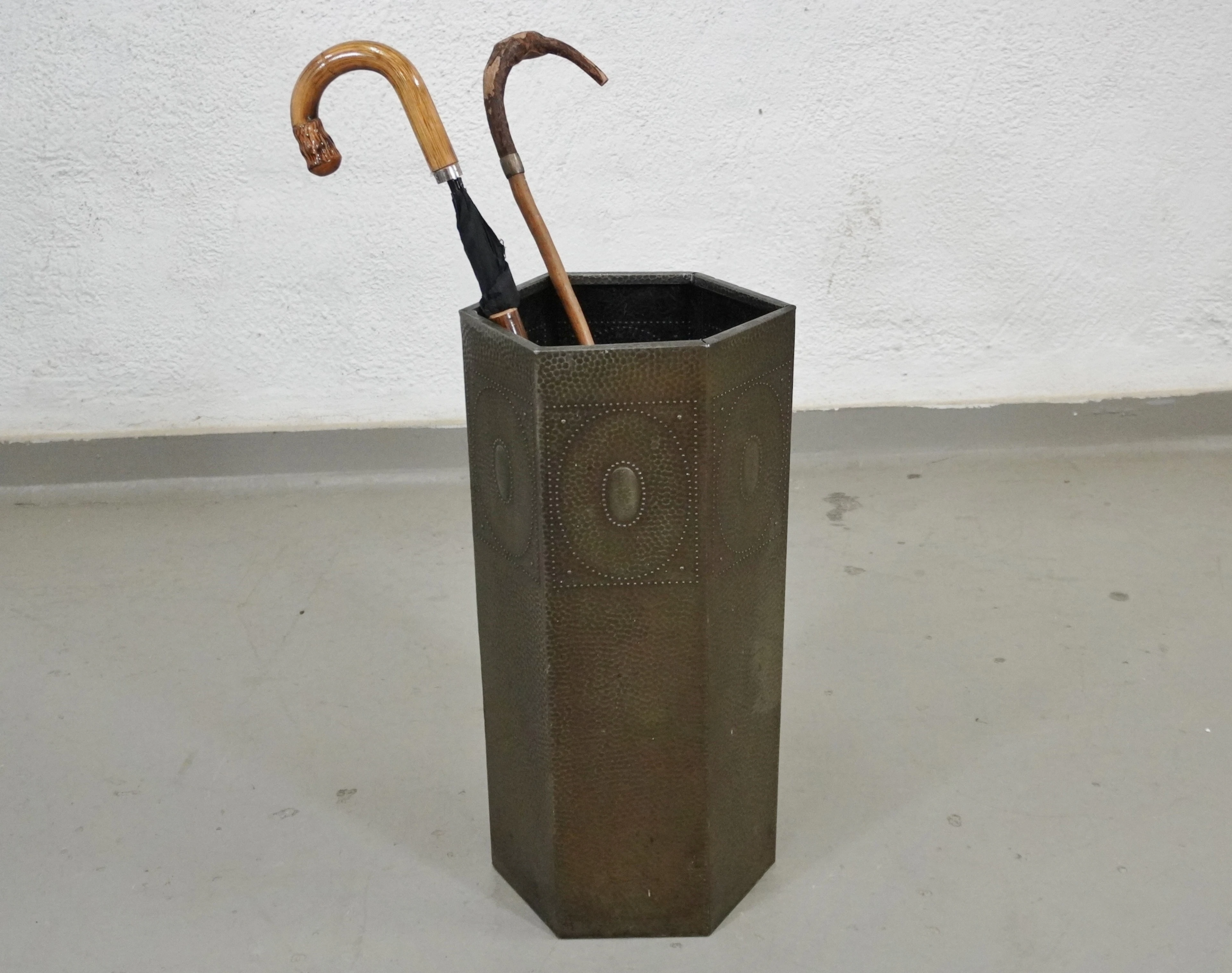 Paraplyställ, metall, 1900-tal