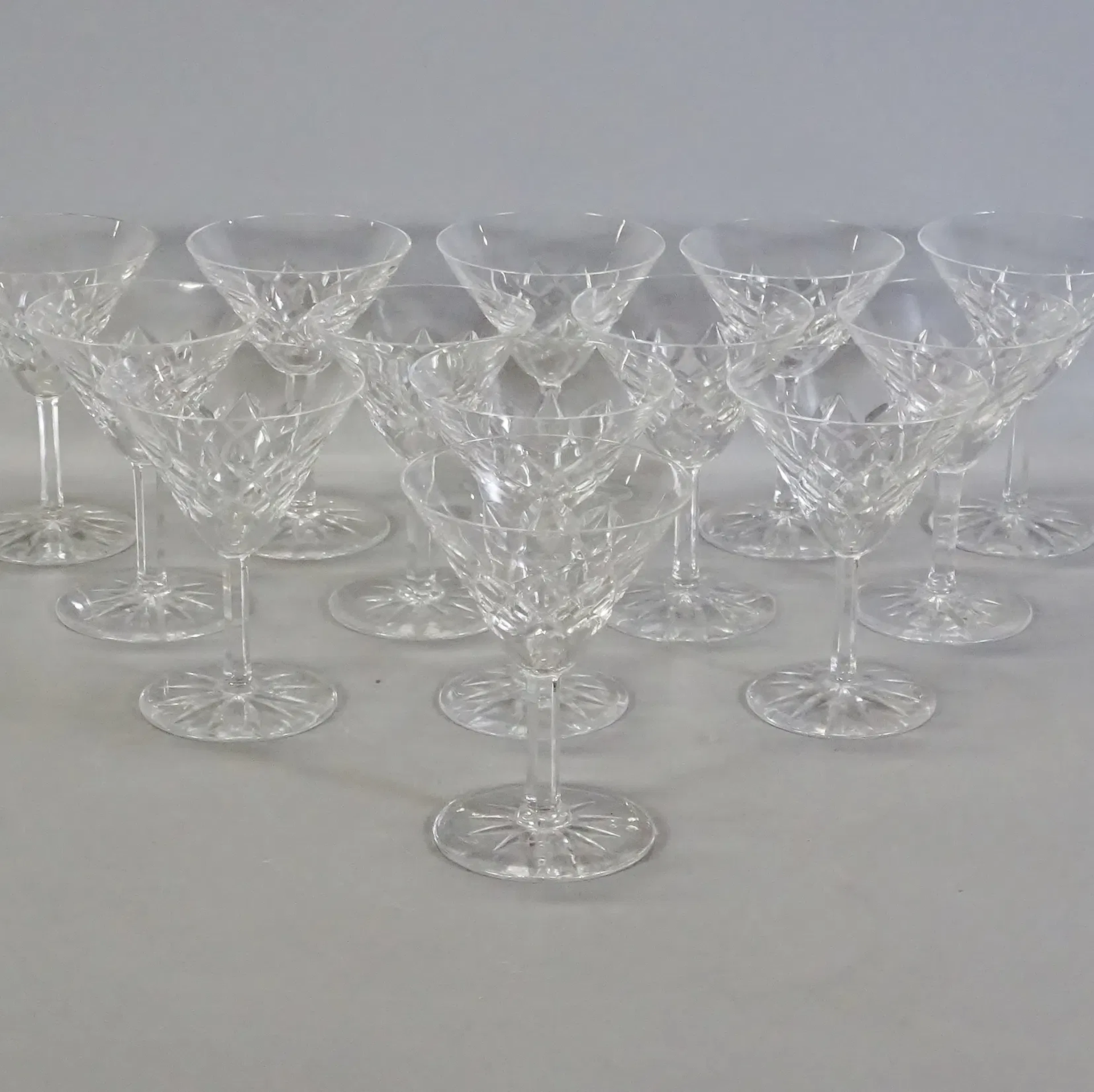 13 st. cocktailglas, möjligen "Bror" Kosta Boda, 19/2000-tal