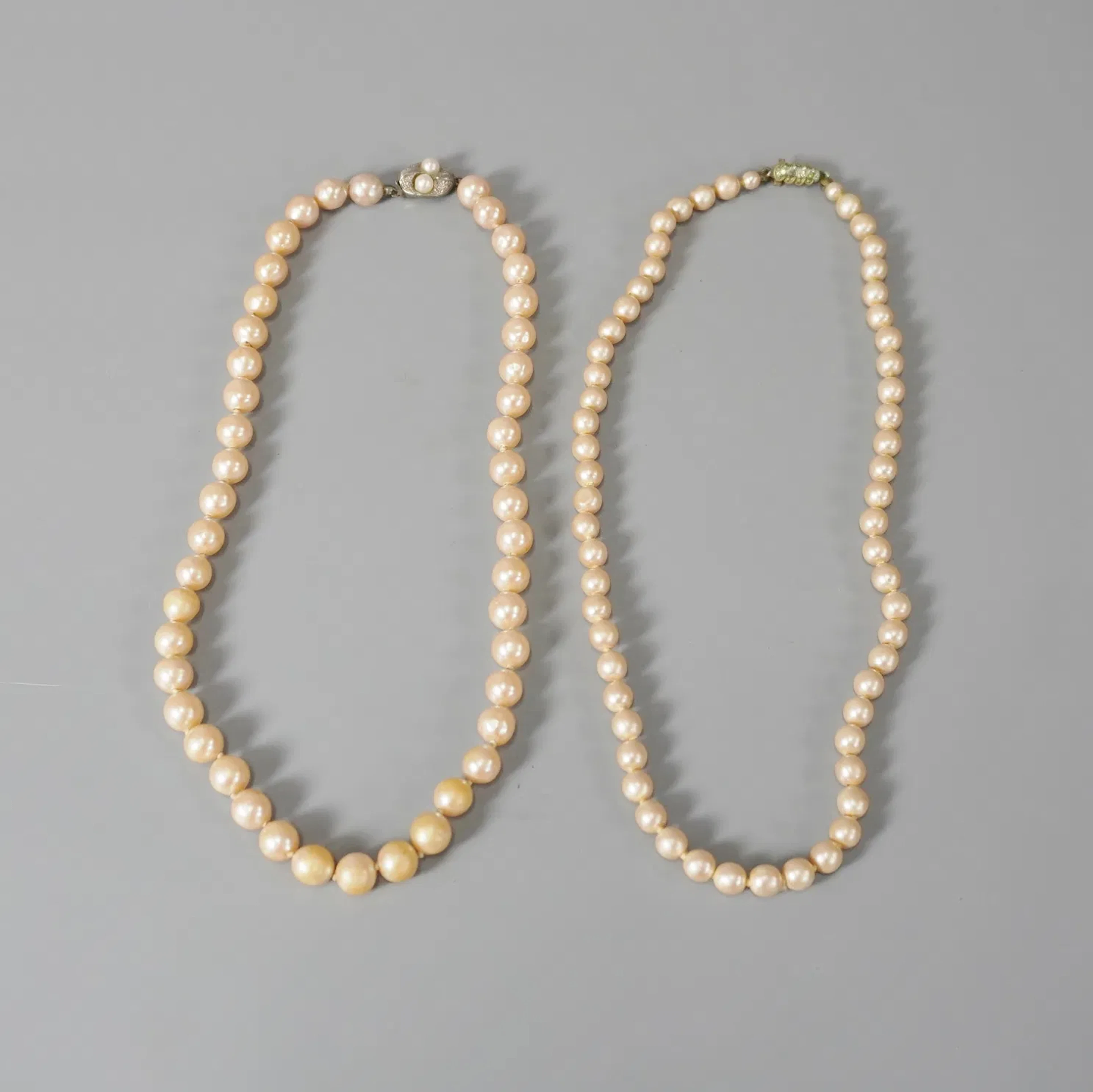 2 st pärlhalsband, 1900-tal
