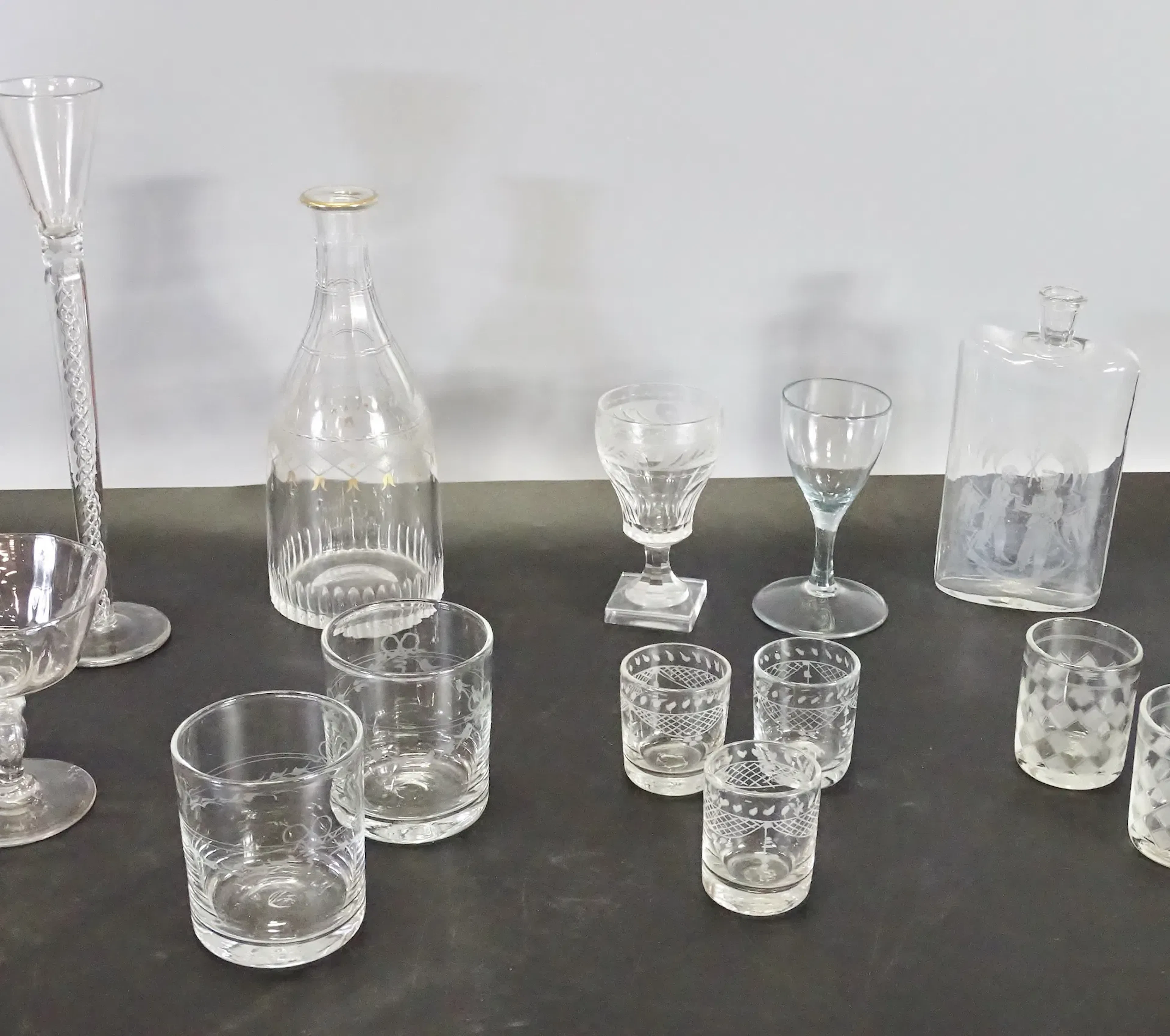 Parti diverse glas och karaffer, 13 delar