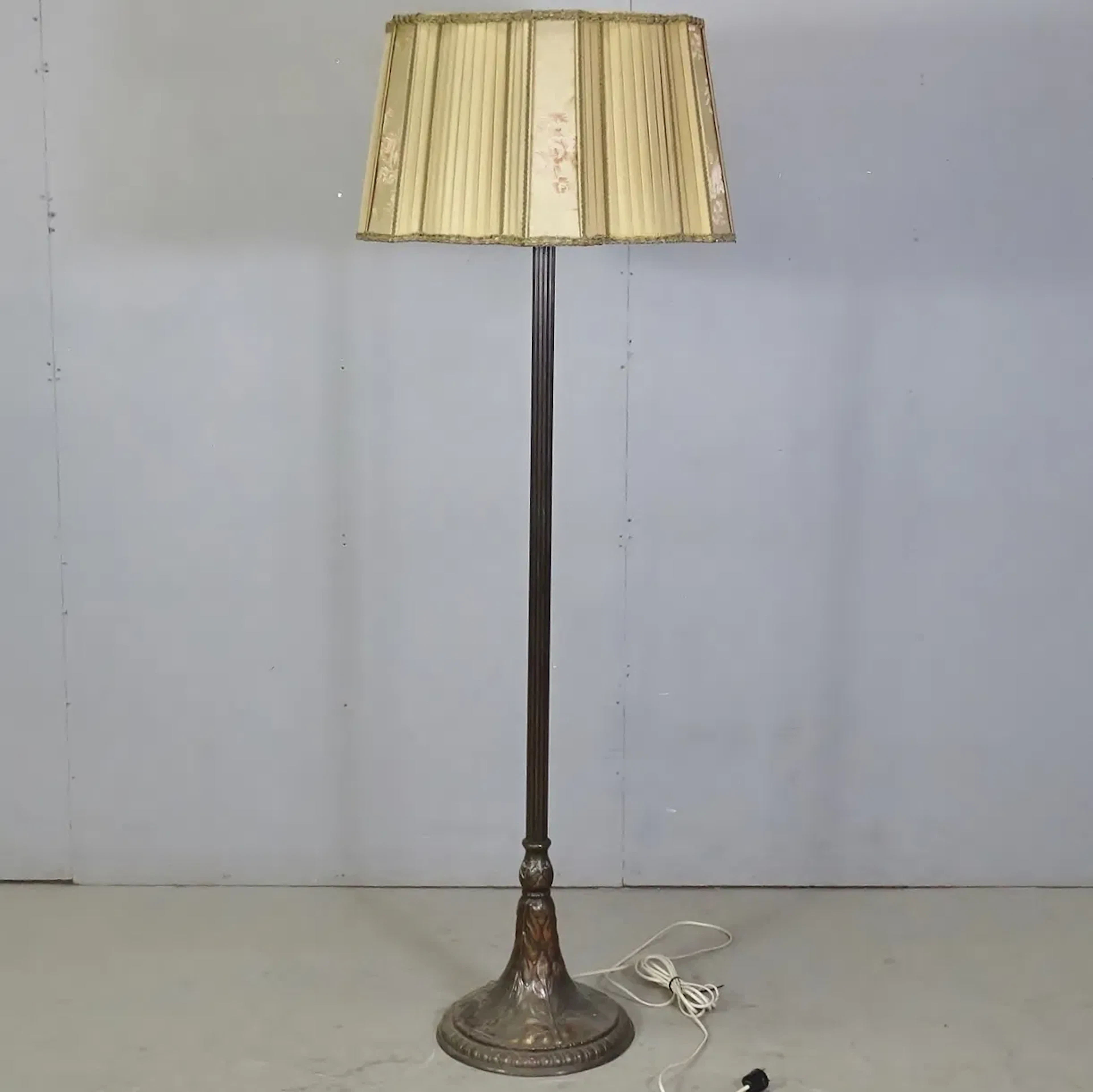 Golvlampa, Jugend, 1900-talets början