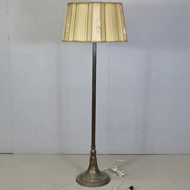 Golvlampa, Jugend, 1900-talets början