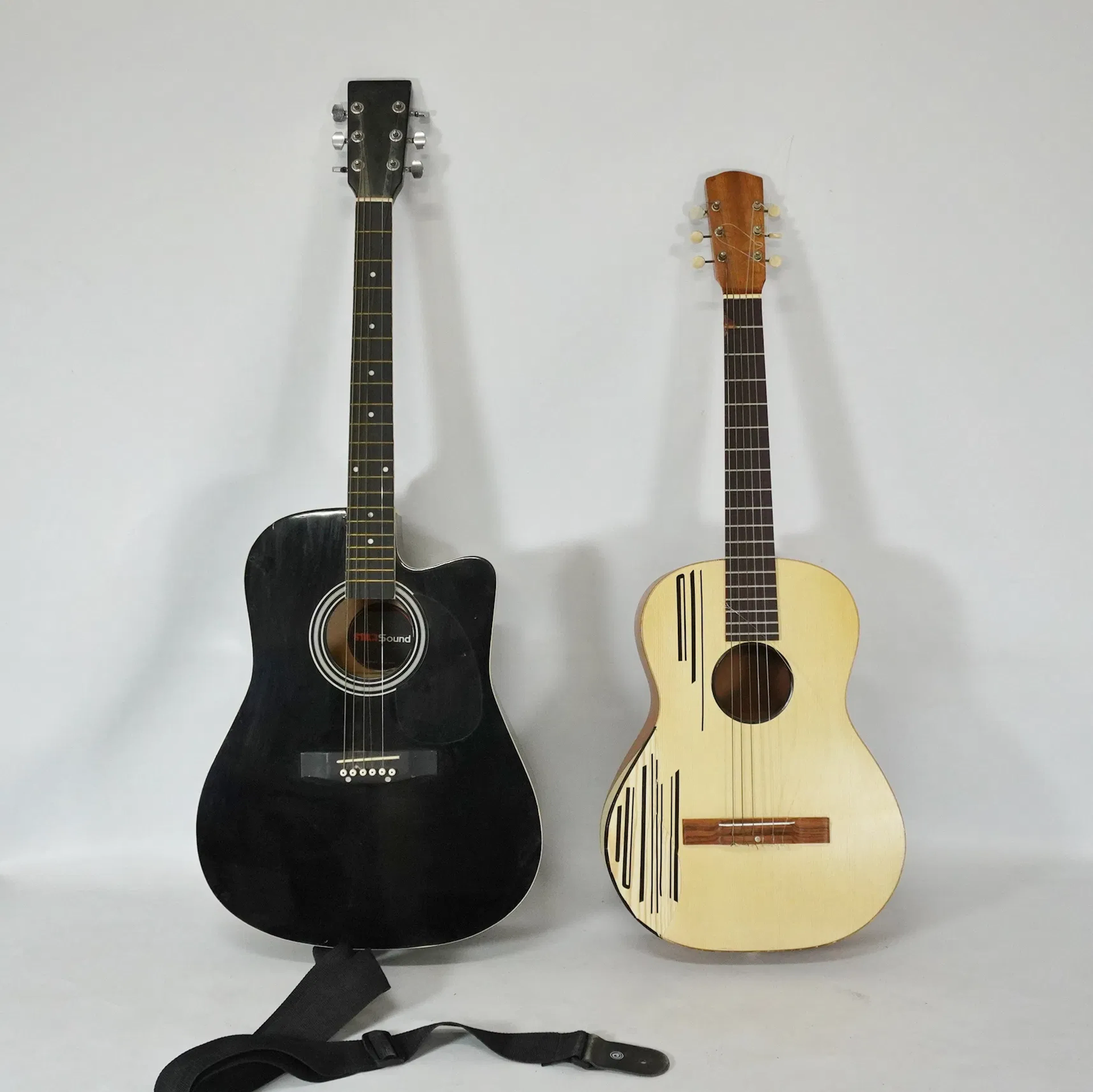 2 st akustiska gitarrer