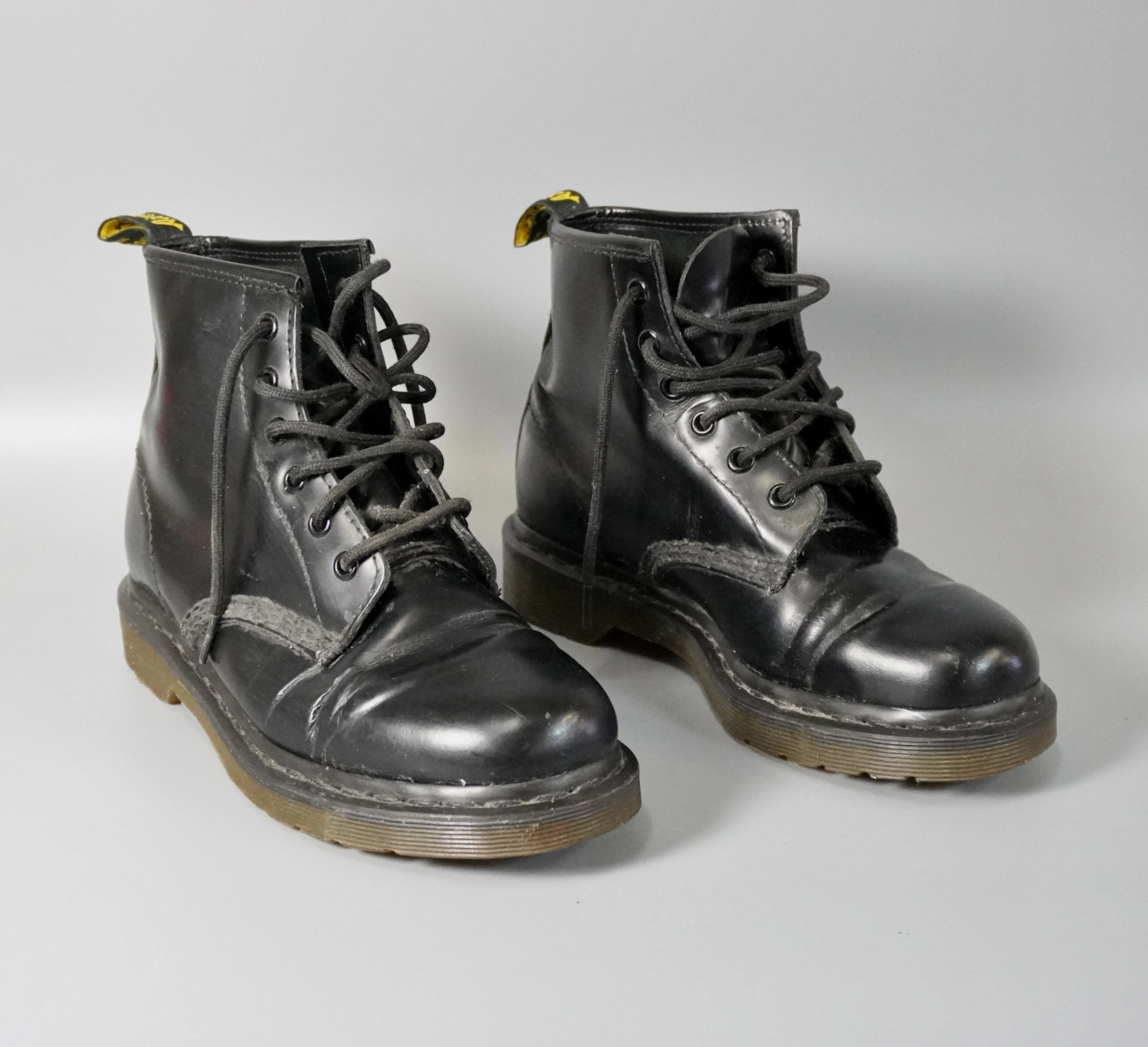 1 par kängor, Dr Martens, strl 39