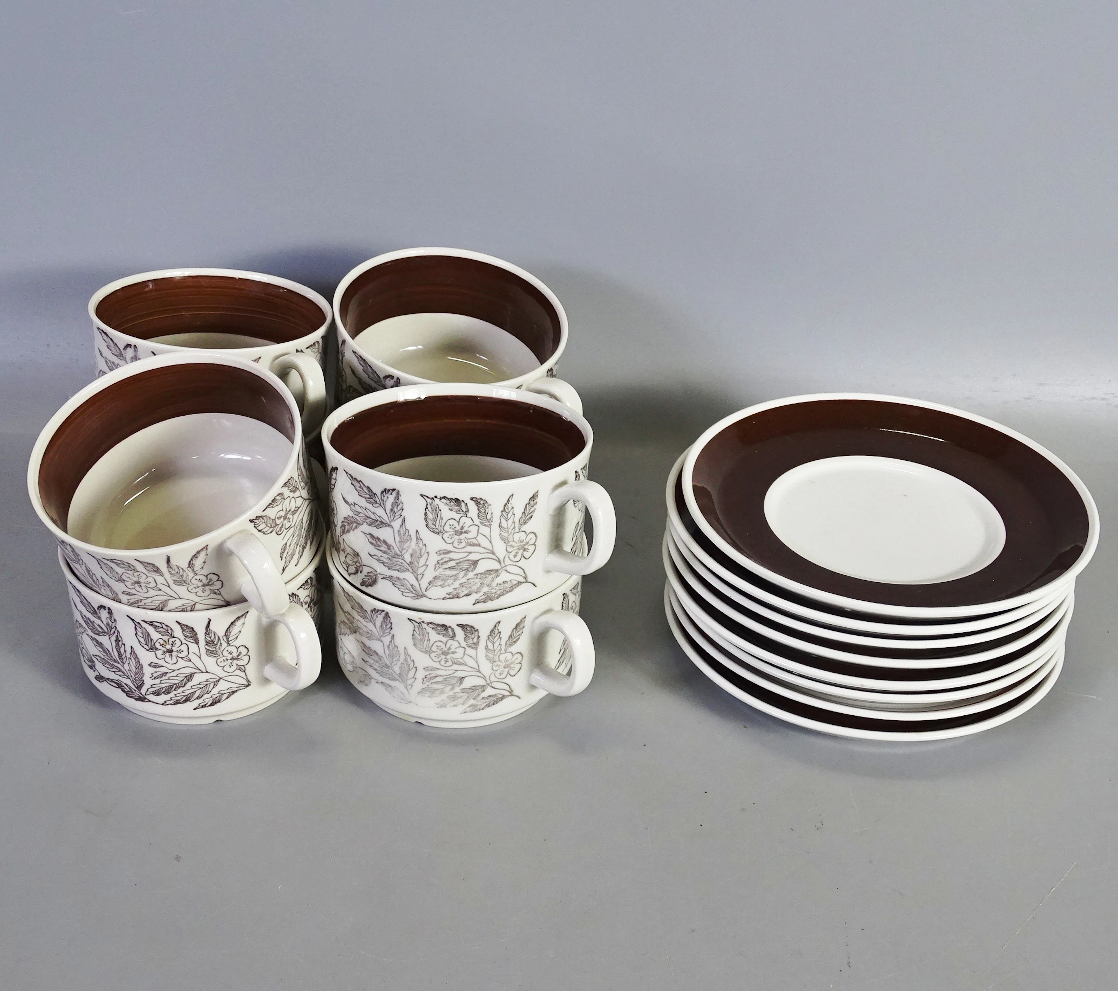 8 st. tekopp med fat "Fontana" Gefle, 1900-talets andra hälft