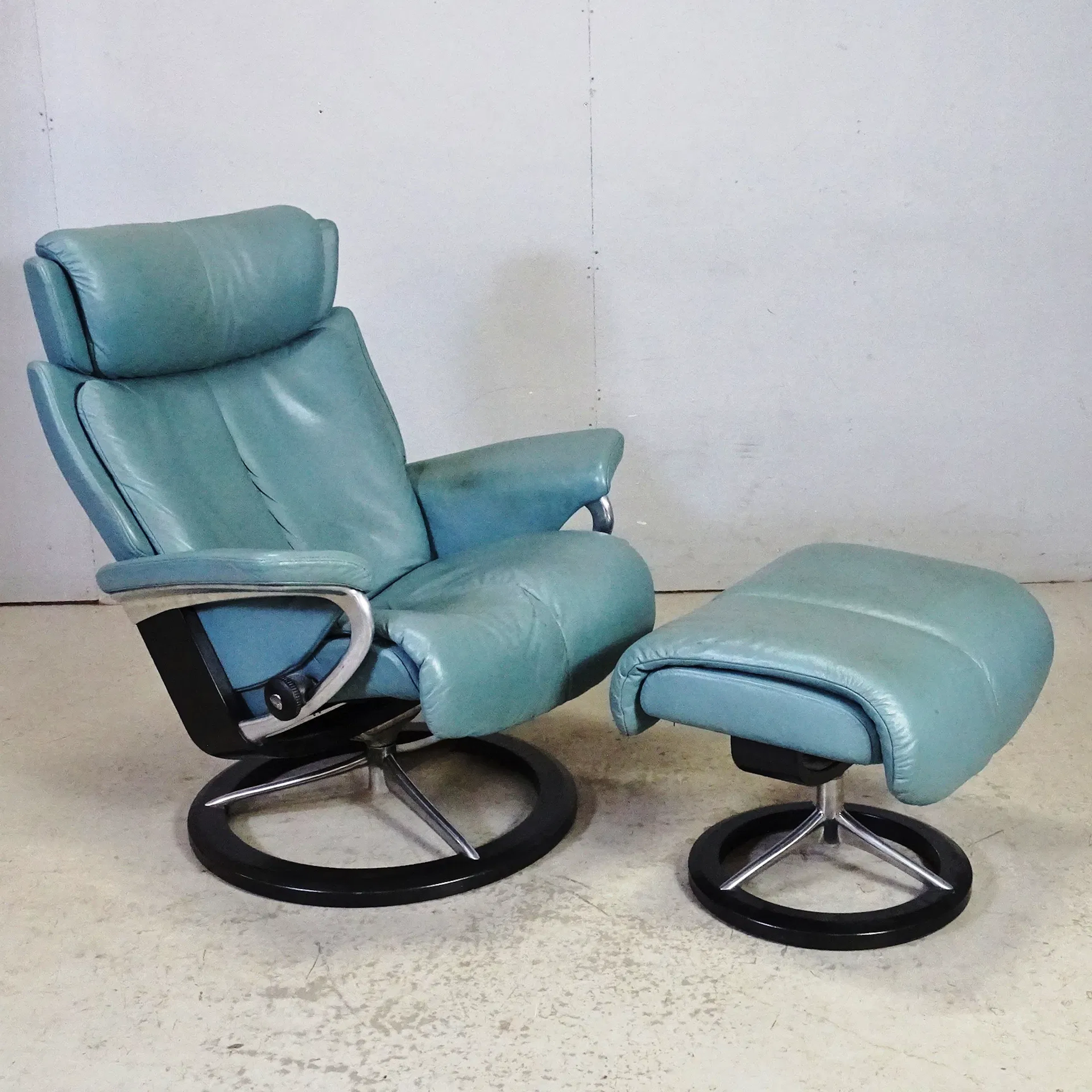 Fåtölj med fotpall "Stressless Magic" Ekornes, Norge, 1900-talets andra hälft