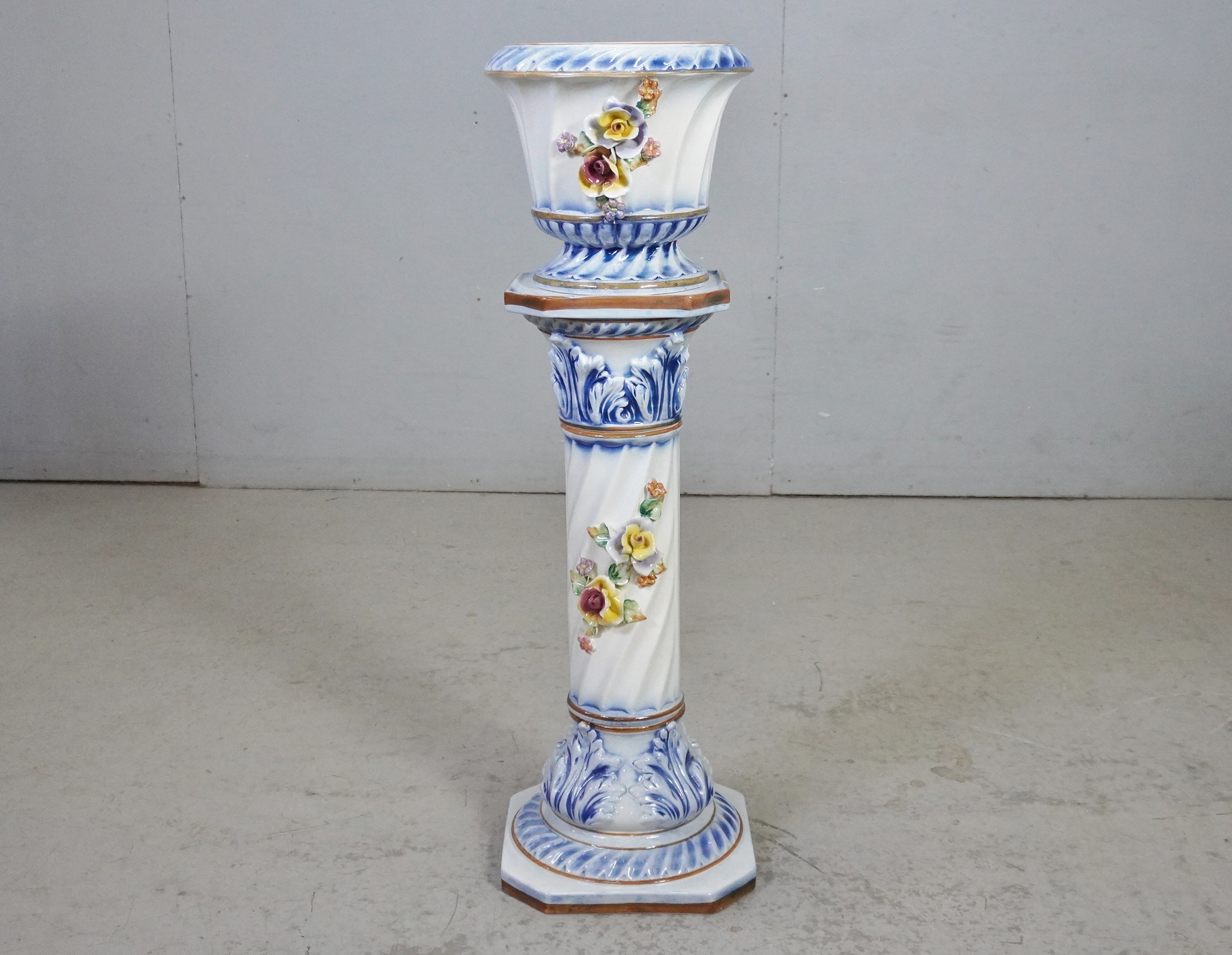 Piedestal med ytterfoder, 1900-tal