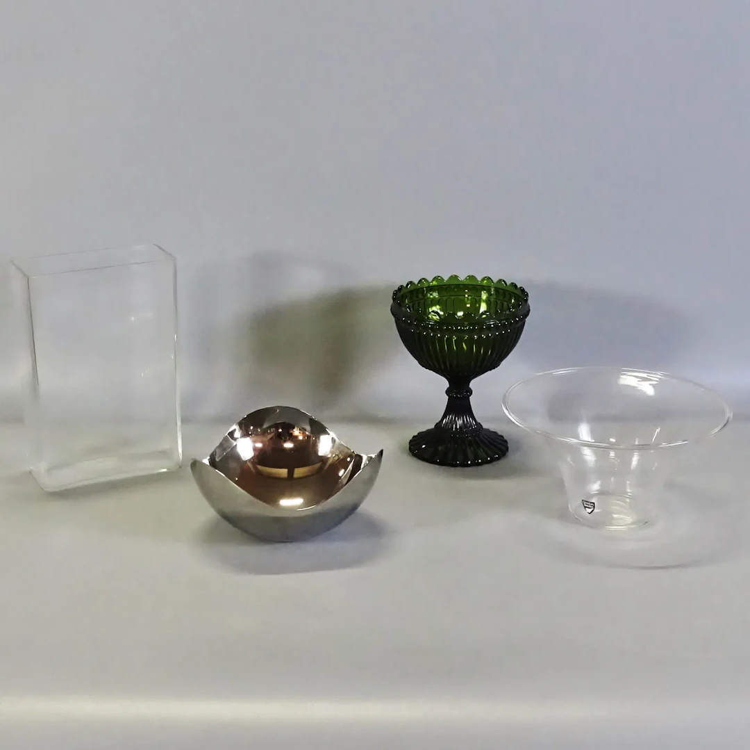 3 st skålar samt vas, olika typ, 19/2000-tal