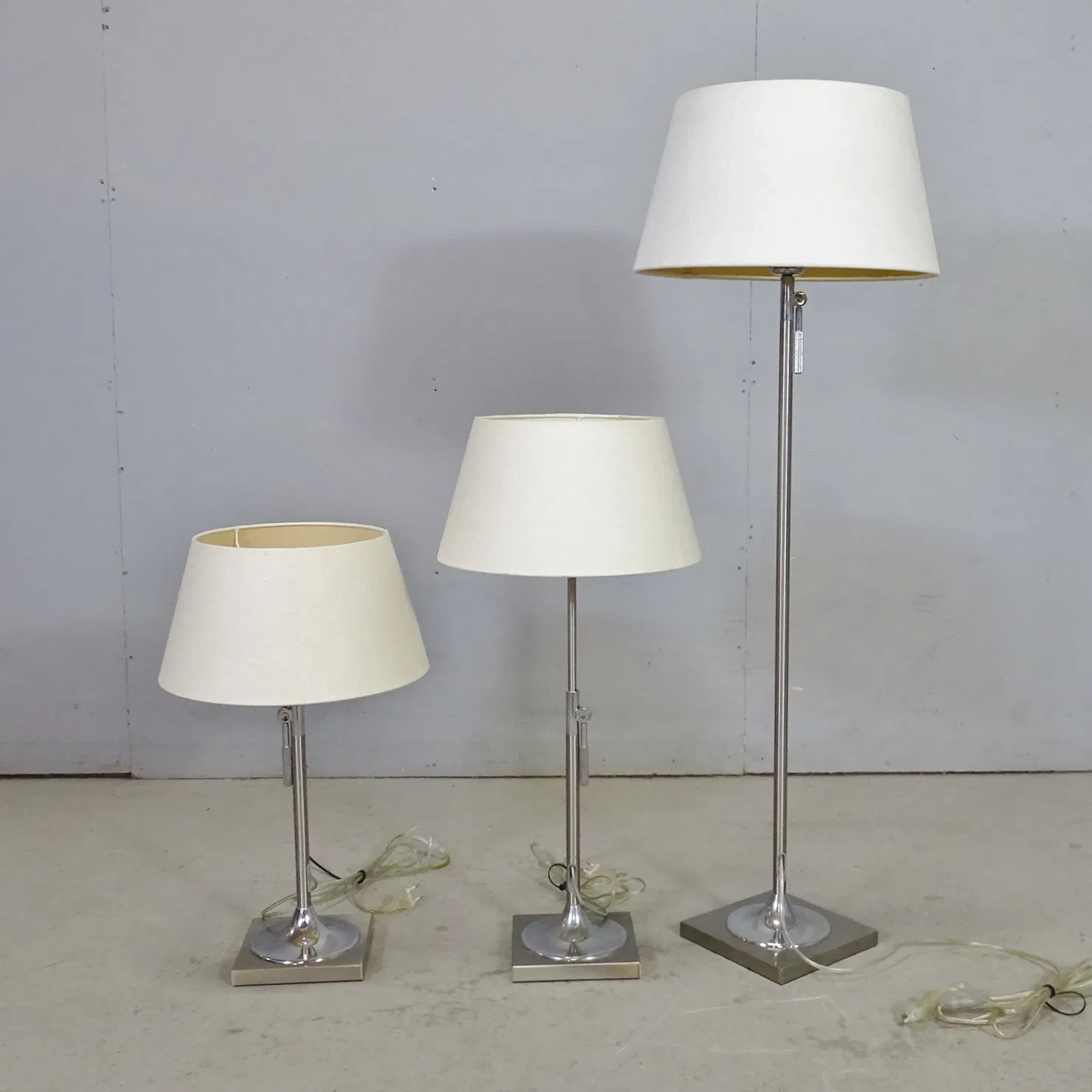 1 par bords- samt golvlampa, samtida