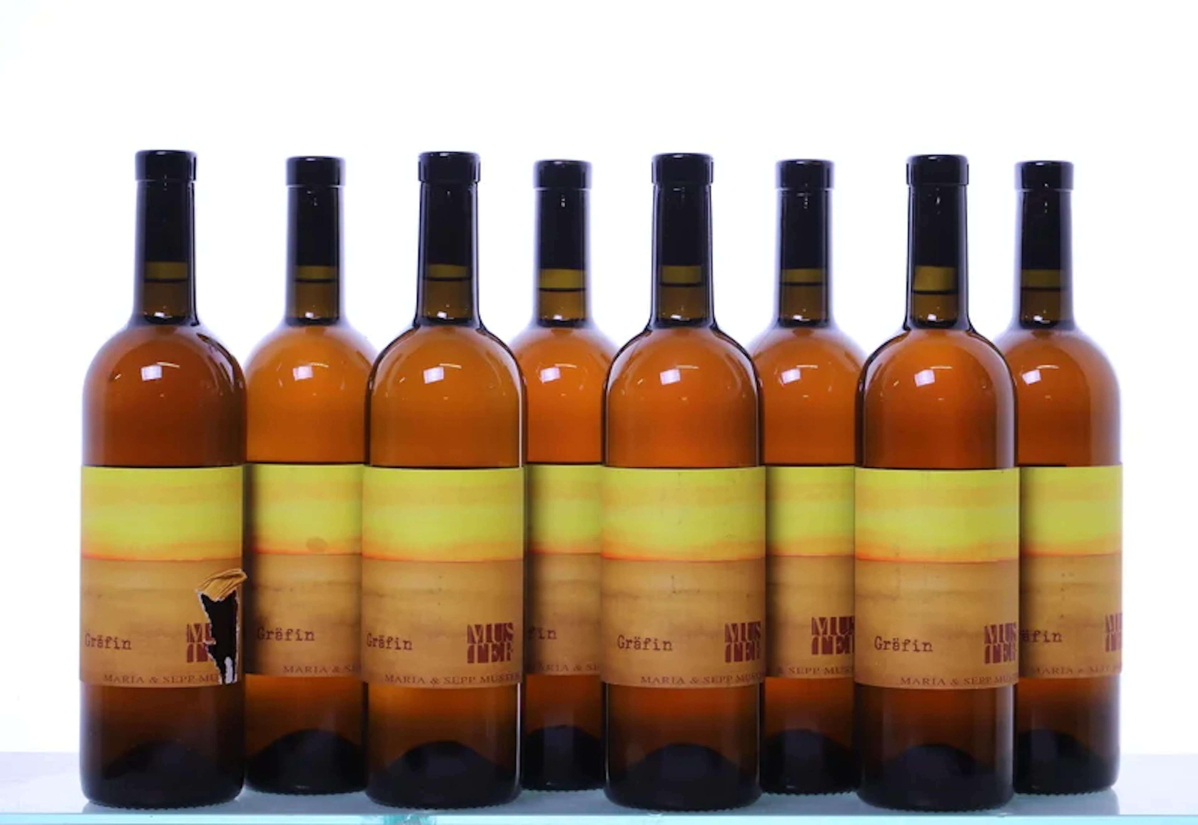 8 bottles. MUSTER Maria & Sepp, Gräfin, 2017.