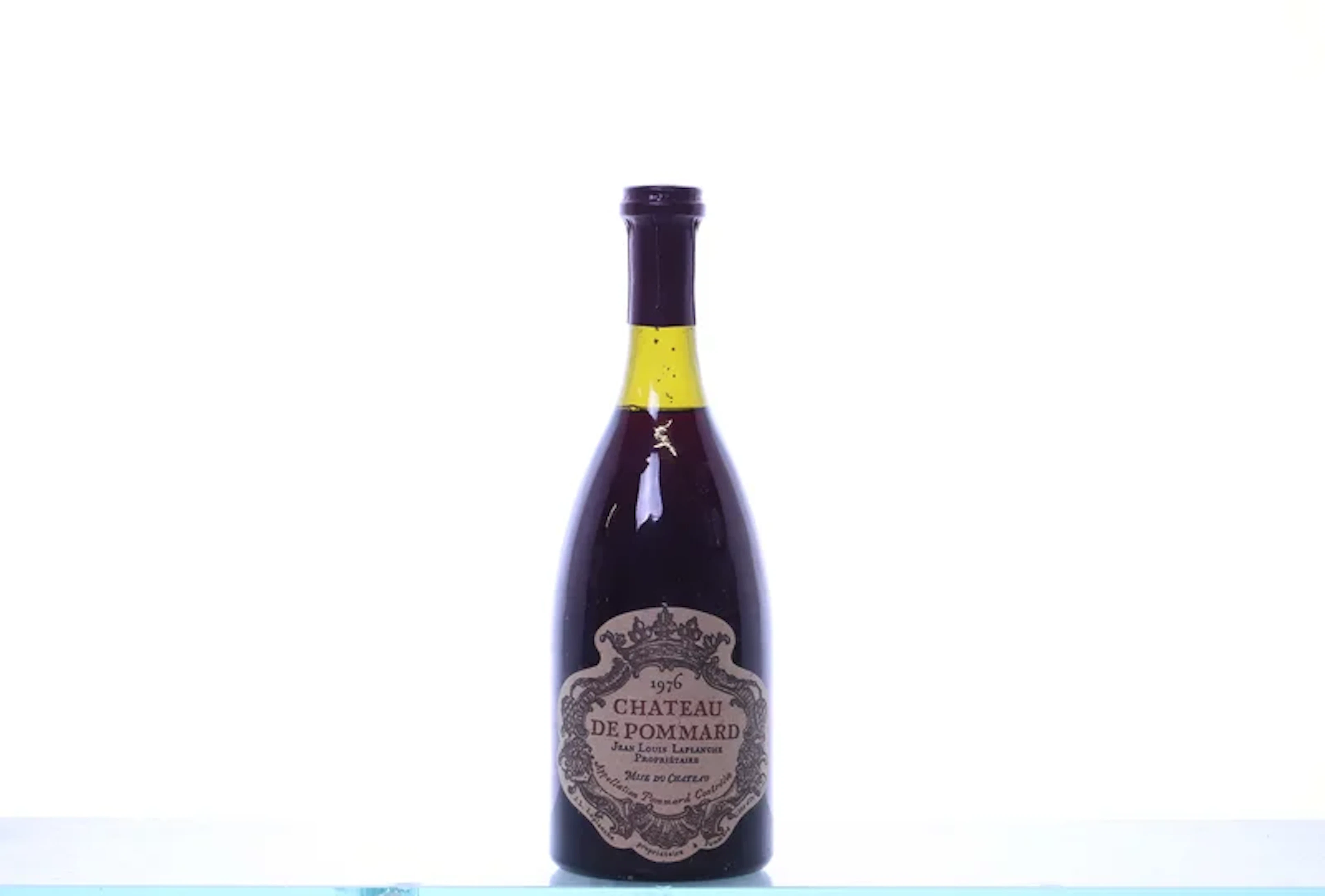 1 bottle. CHÂTEAU DE POMMARD Pommard, 1976.
