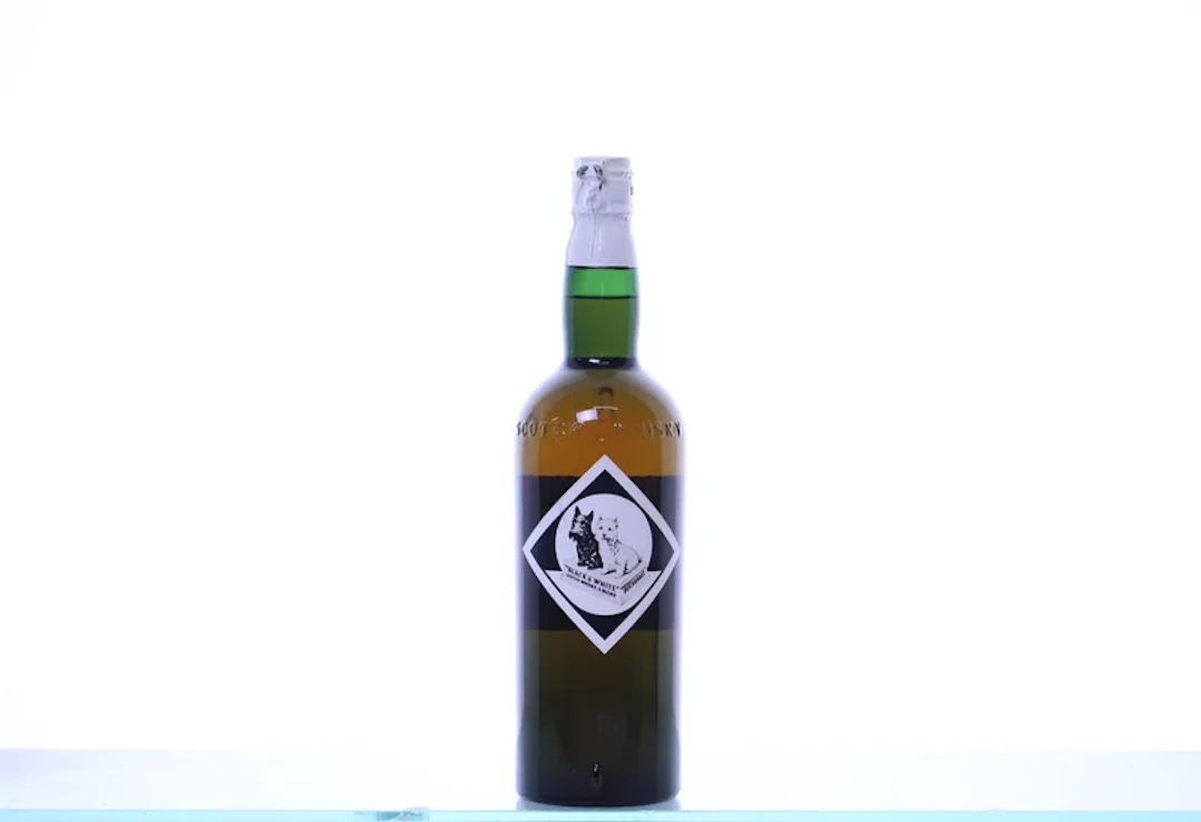 1 bottle. WHISKY Blended Scotch Whisky, Black & White, Special Blend