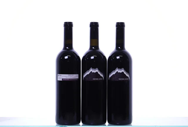 3 bottles. WALLIS Didier Joris, Ophiuchus, 2015.
