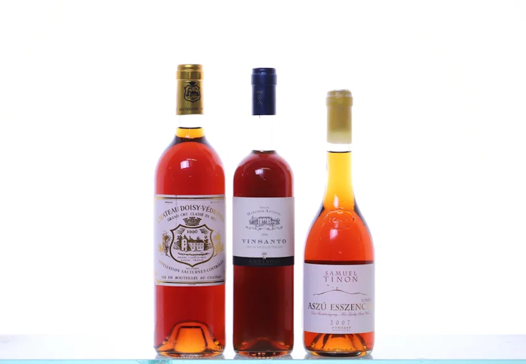 3 bottles various sizes. WORLDWINE Sweet wine mixed. 1x 1990 Doisy-Védrines