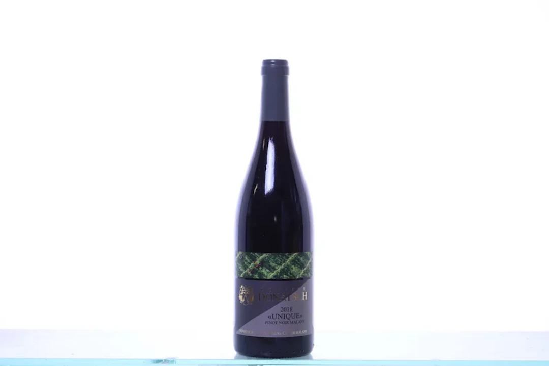 1 bottle. GRAUBÜNDEN Donatsch, Pinot Noir Unique, 2018. Rating: P95-96.