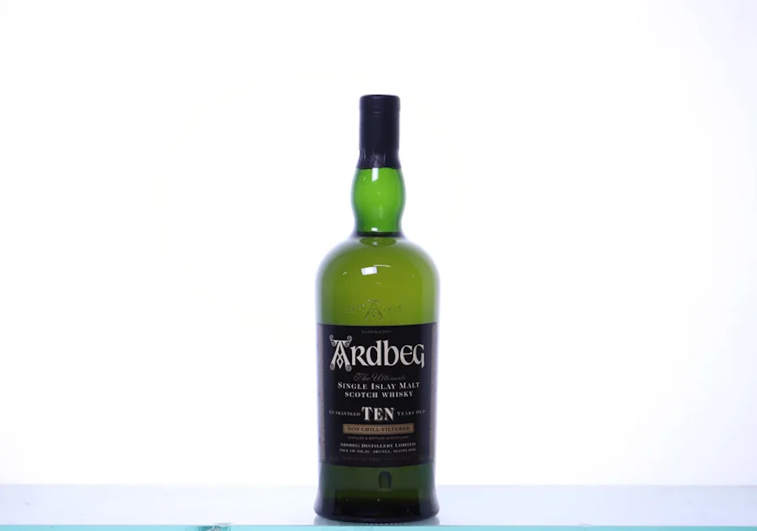 1 bottle 1-Liter. WHISKY Islay Single Malt Ardbeg TEN 10 year old. 46%.