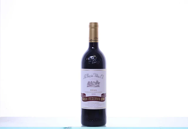 1 bottle. RIOJA La Rioja Alta, Gran Reserva 890, 2010. Rating: P97/WS95.