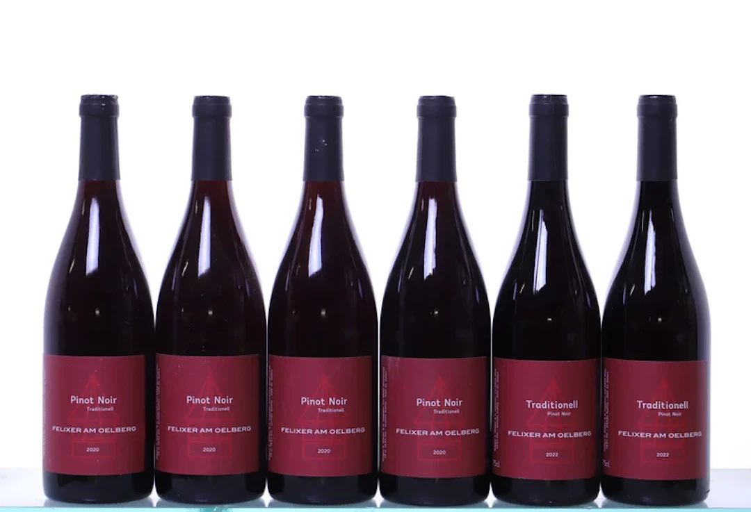 6 bottles. ST. GALLEN Felixer am Oelberg, Pinot Noir Traditionell.