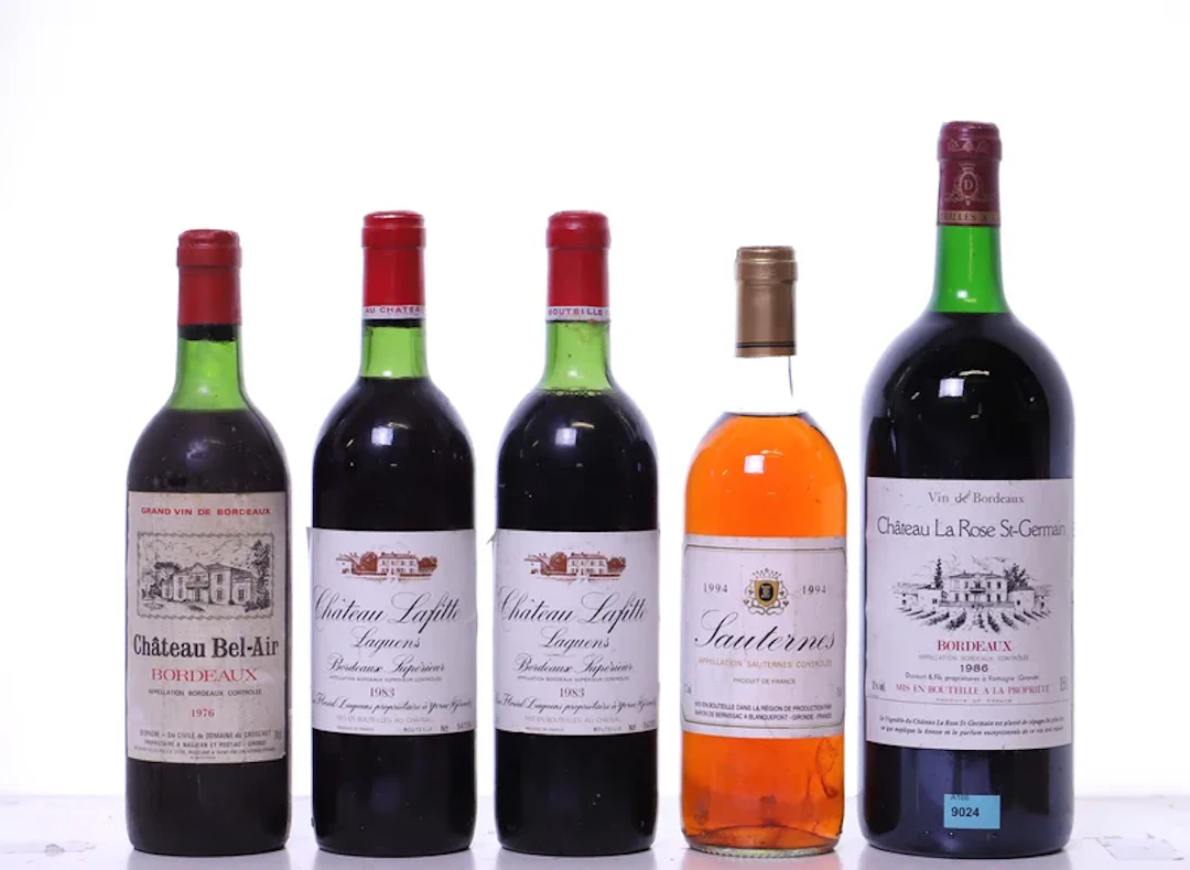 4 bottles + 1 magnum. Bordeaux mixed. 1x 1976 Bel-Air, 2x 1983 Lafitte