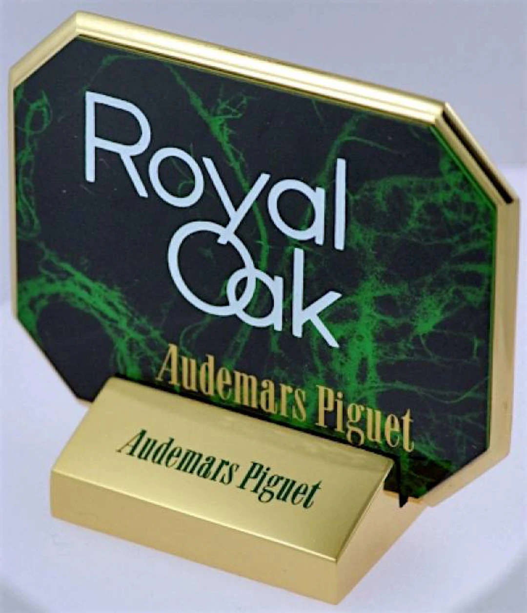 Audemars Piguet 8 Dekorations-Aufsteller u.a. Royal Oak massive und