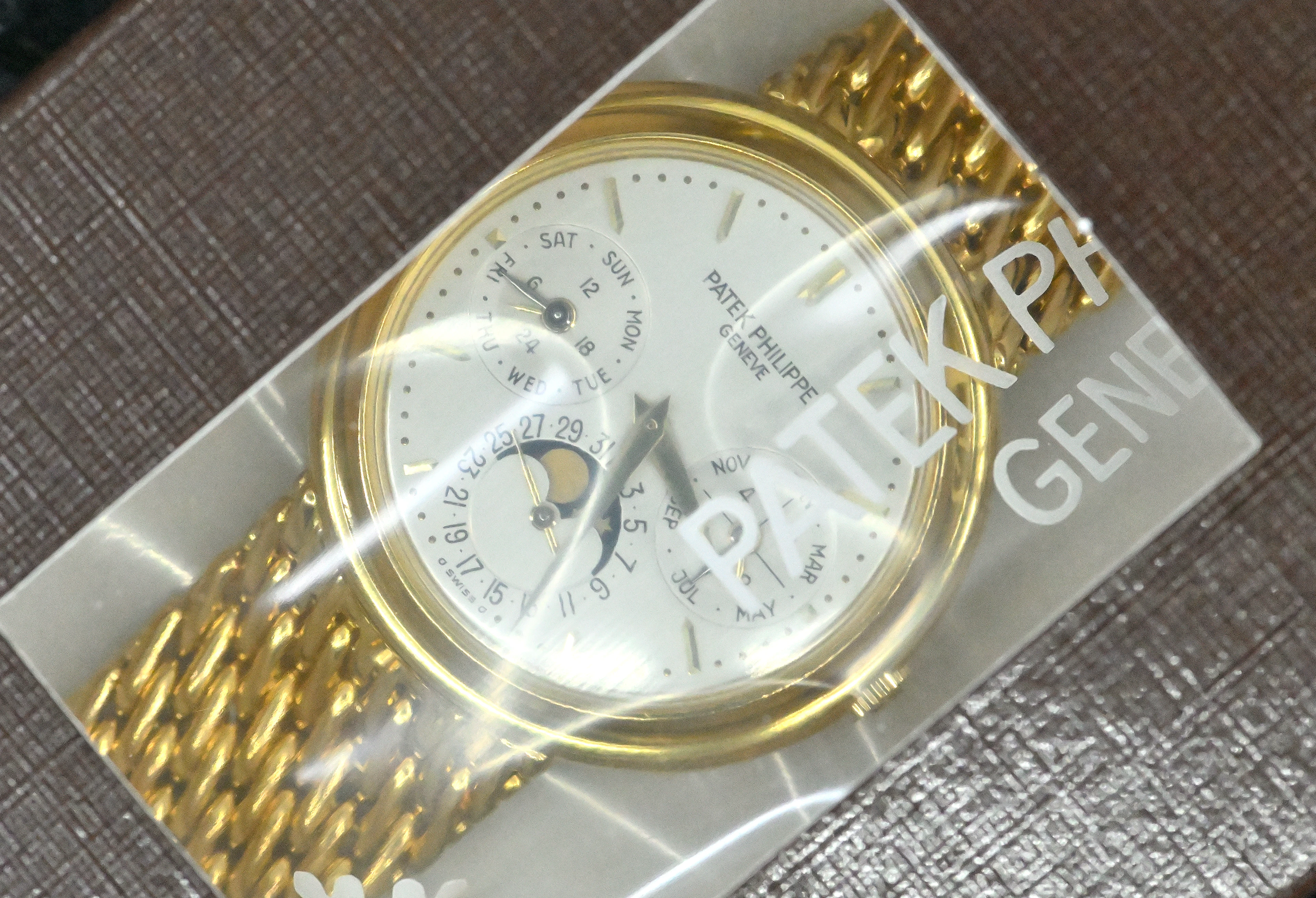 Patek Philippe 3945 Ewiger Kalender Gelbgold double sealed Patek Service