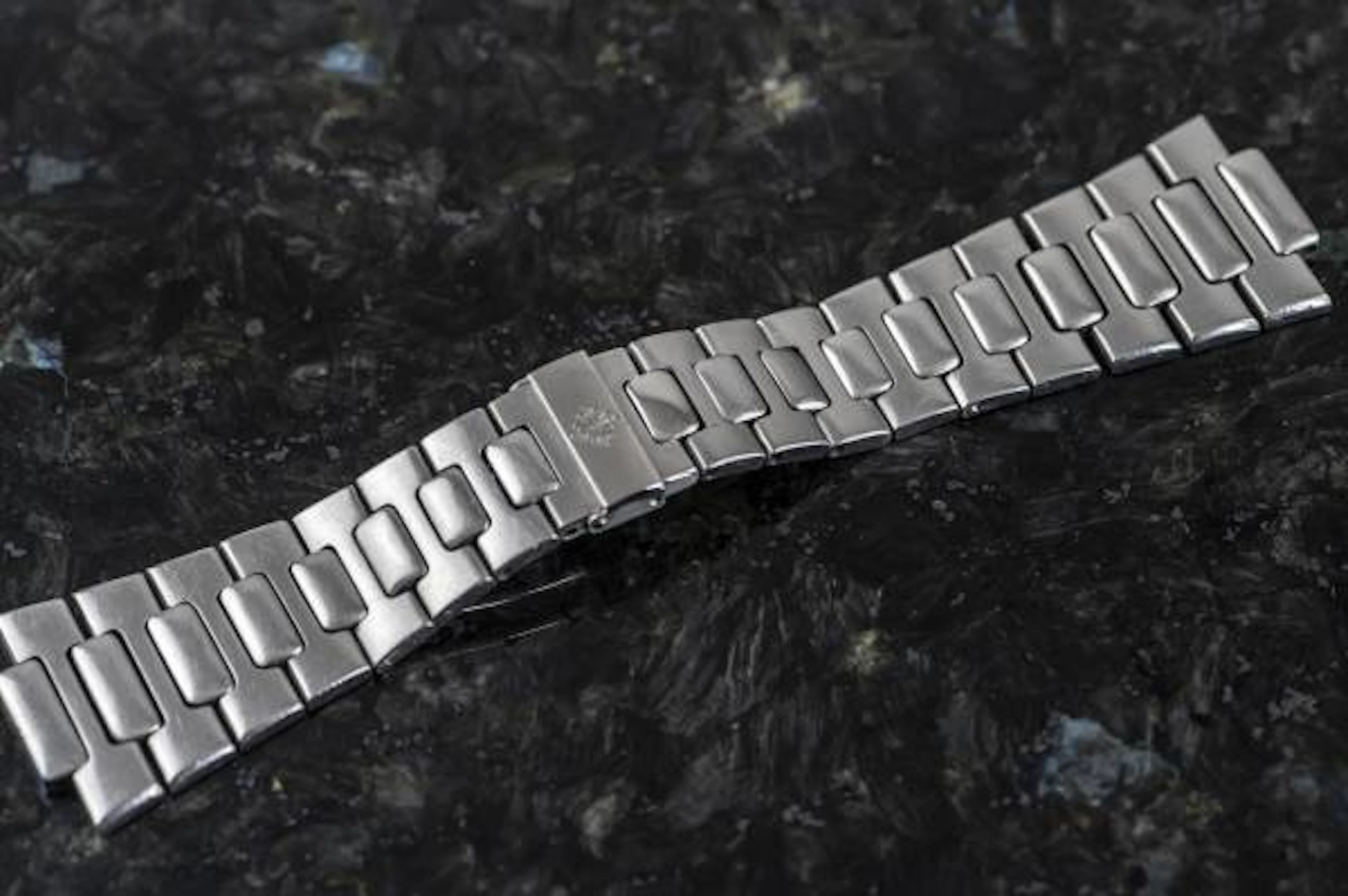 Patek Philippe Vintage NAUTILUS | Referenz 3700 Stahl | 16mm / fette