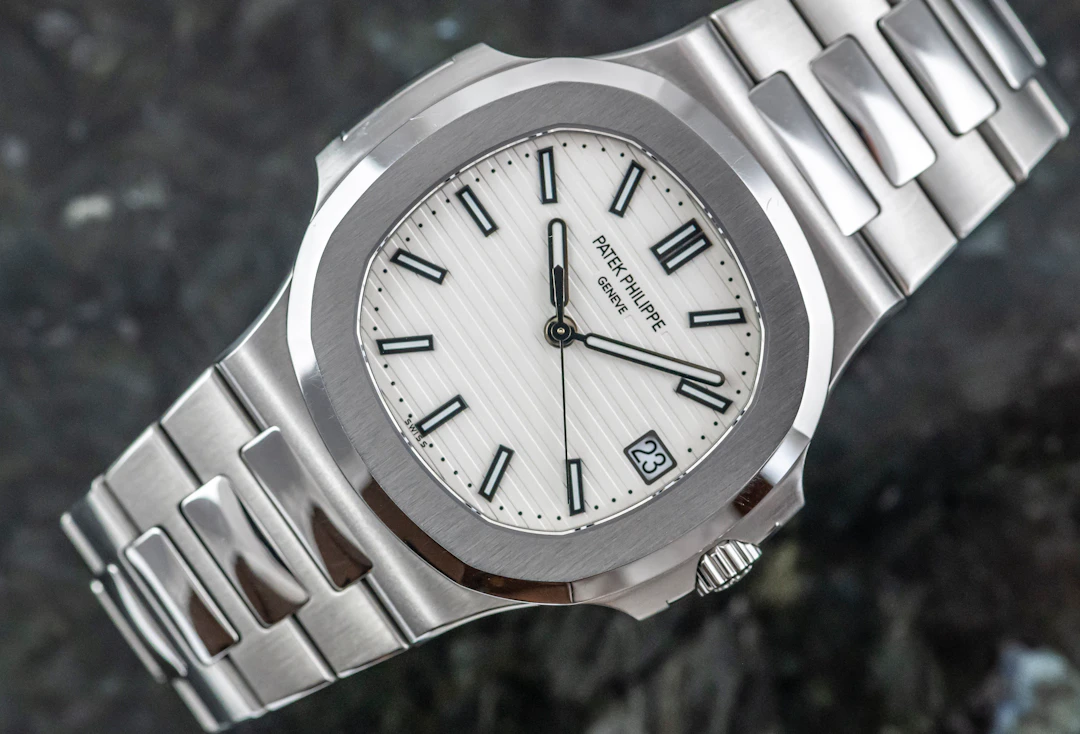 Patek Philippe 5711 Nautilus white dial Kaliber 26-330 Full Set 2019