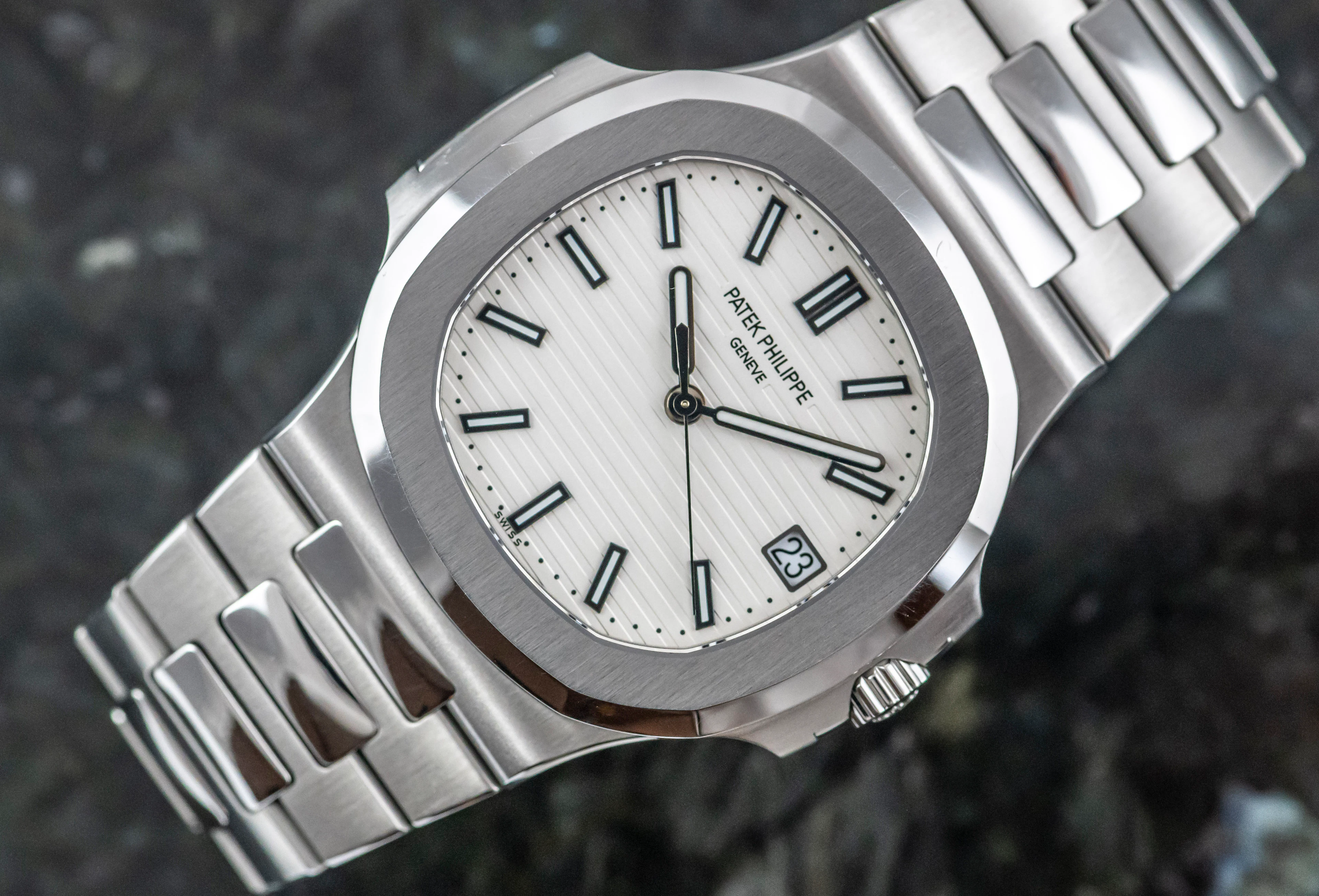 Patek Philippe 5711 Nautilus white dial Kaliber 26-330 Full Set 2019