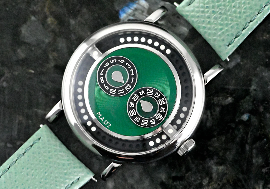 MB&F M.A.D.2 green Automatik Kaliber G101 Stahl ungetragen Full Set mit QR code