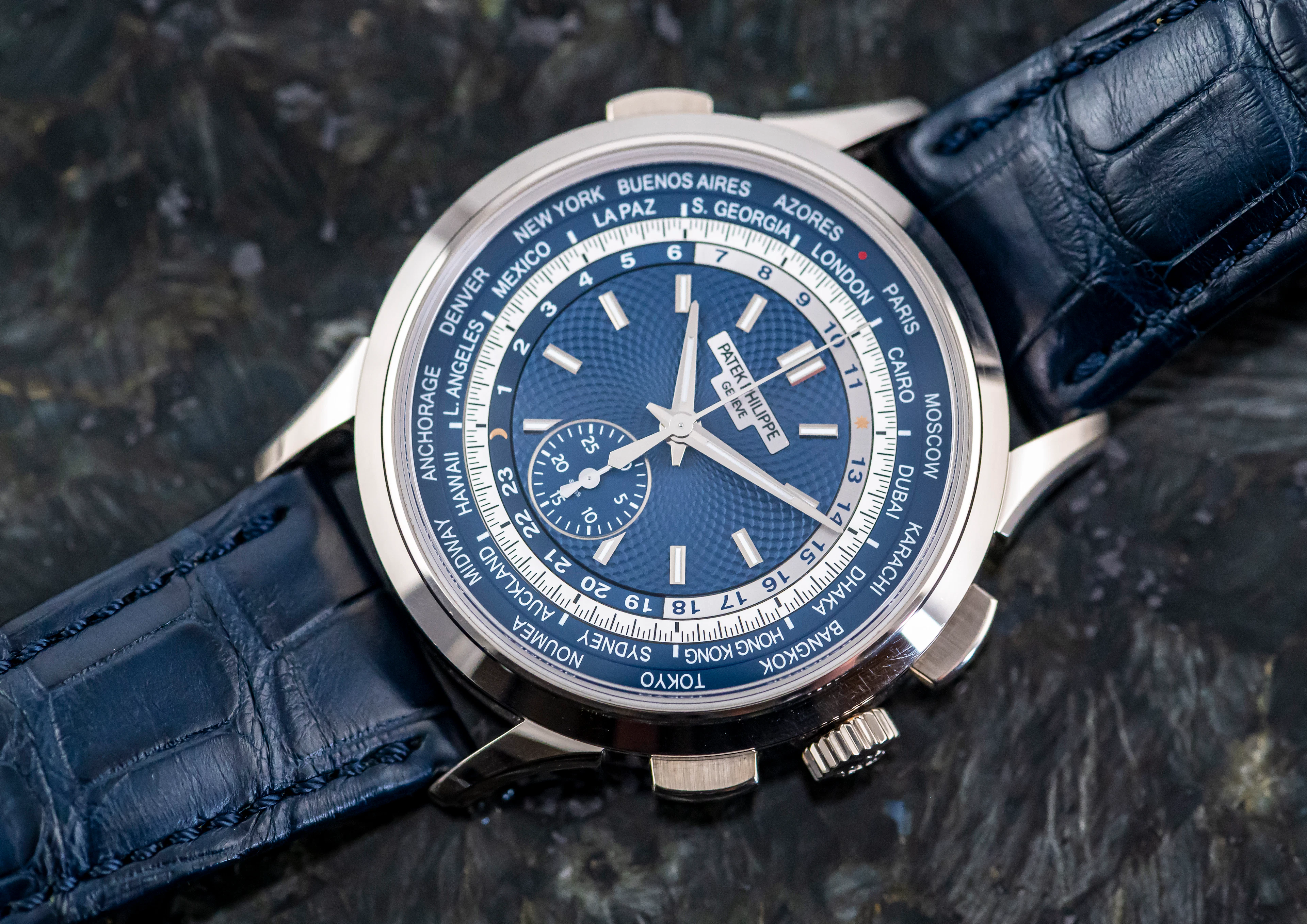 Patek Philippe 5930 Worldtime Chronograph Weißgold Full Set 2018