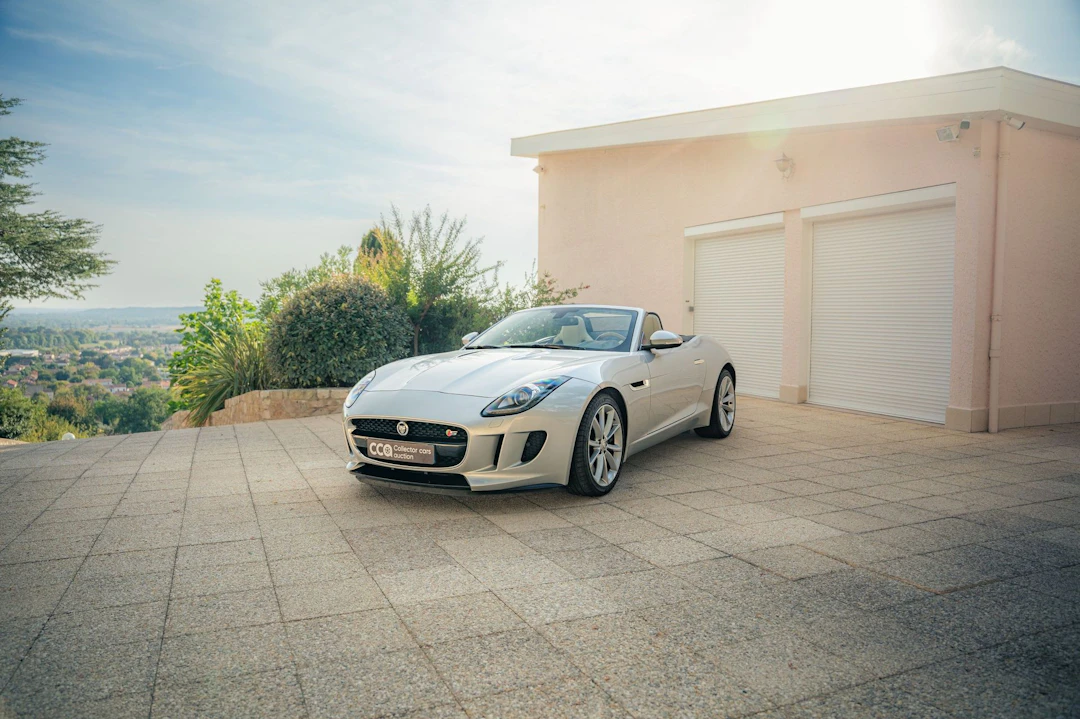 2013 – Jaguar F-Type V6 S Roadster - Lot 23