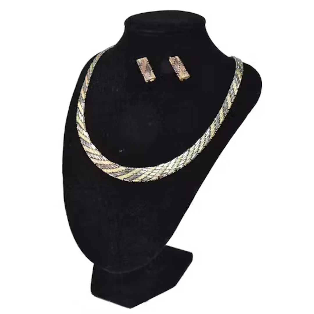 COLLIER