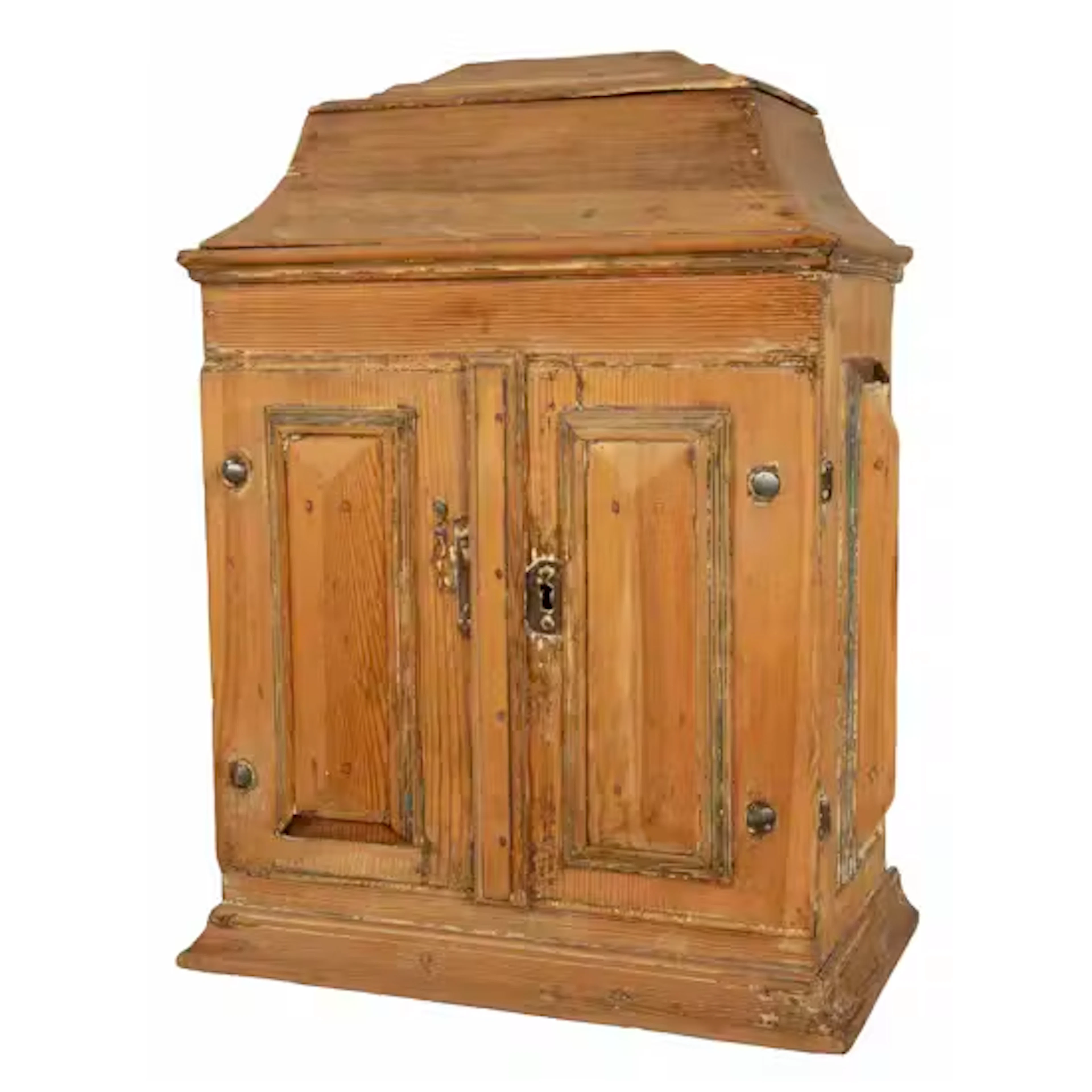 HENGESKAP med fyllinger i dører og sider