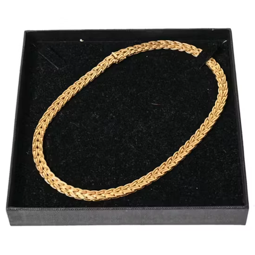 COLLIER
