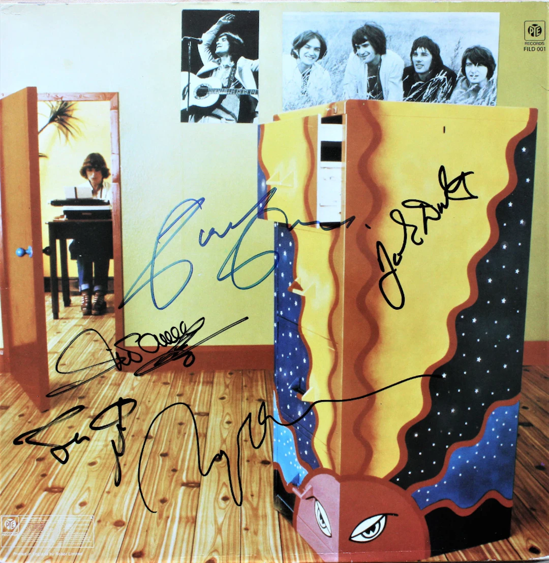 The Kinks Fully Group Signed "The Kinks Hits" LP Album (5 Sigs) (ACOA