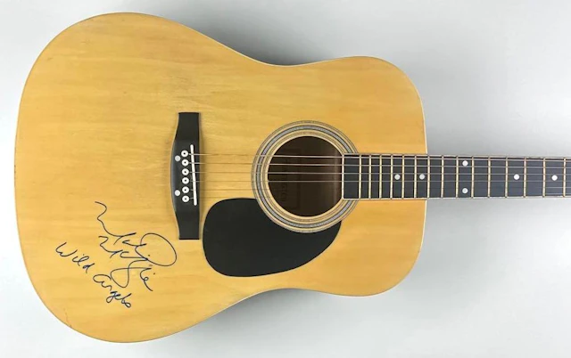 Martina McBride Signed Huntington Brand Dreadnought-Style Acoustic