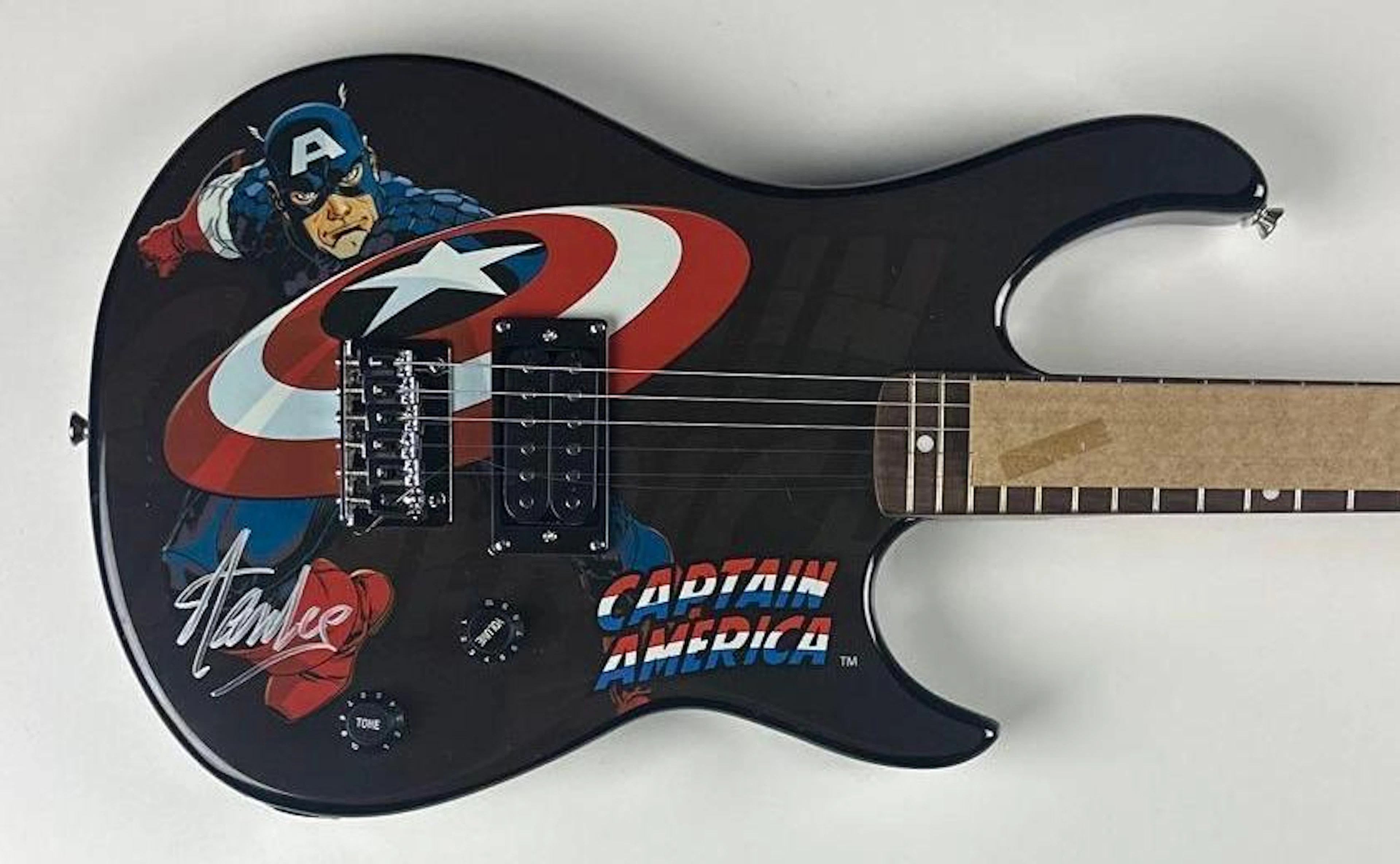 Marvel: Stan Lee Signed Captain America Custom Graphics Strat-Style