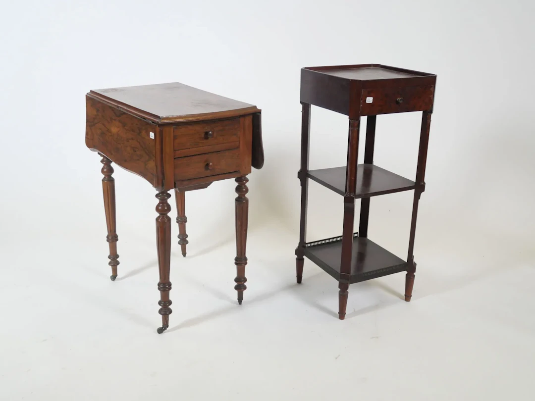 Somno nightstand in walnut and walnut veneer with hinged pan - Lot 310