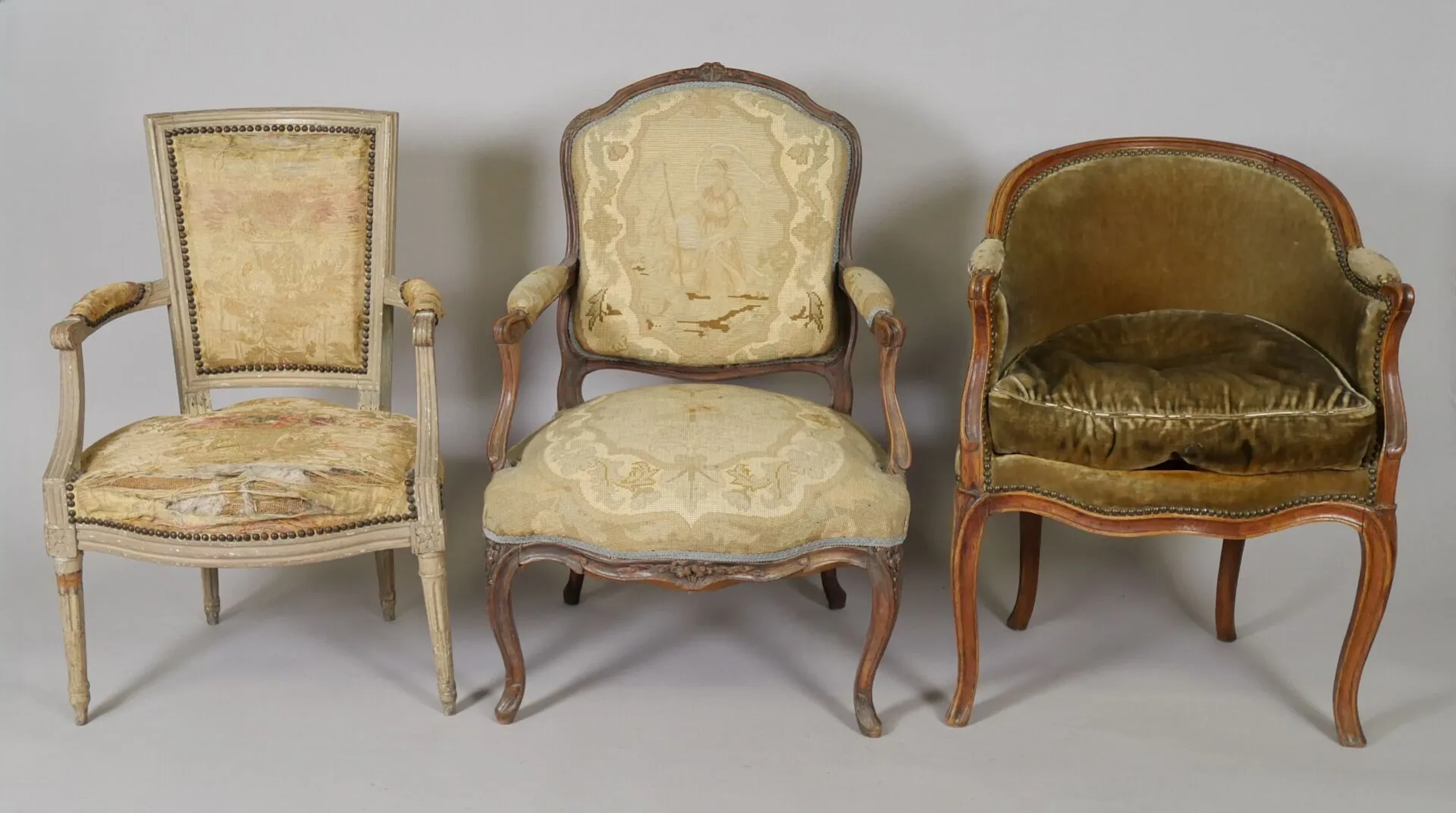 SEATING SET comprising: - Lot 296