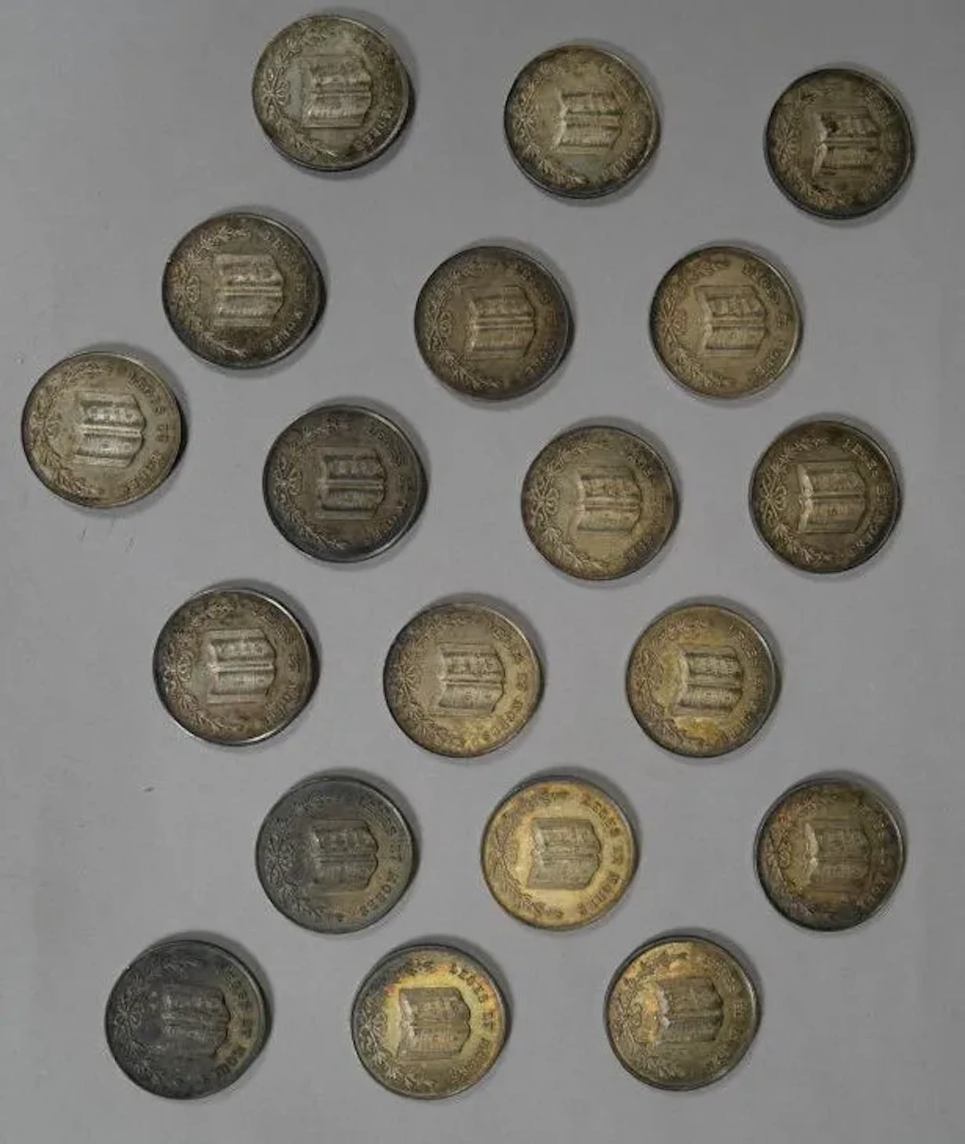 A set of nineteen 950 ‰ silver notary attendance tokens from - Lot 71
