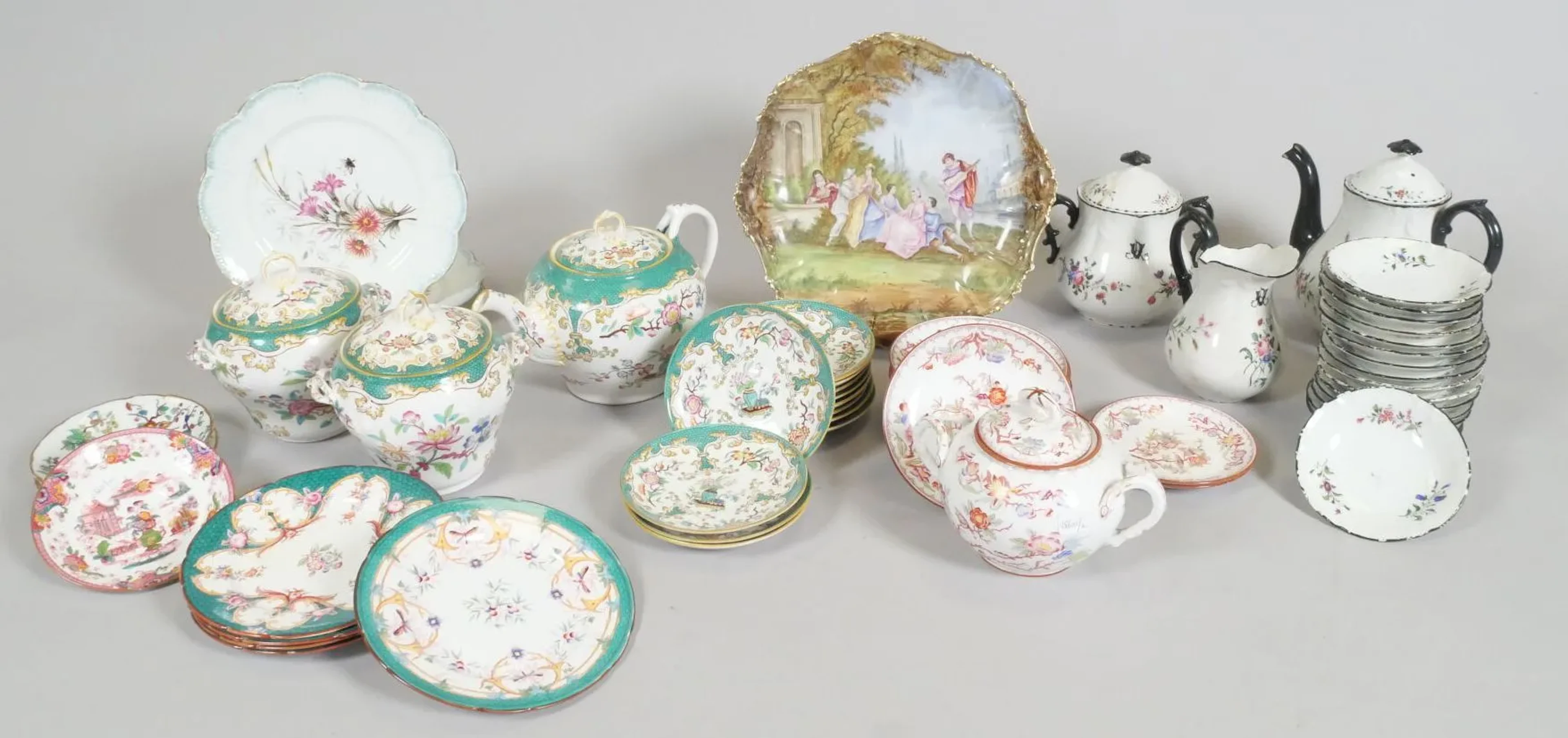 EUROPEAN PORCELAIN - Lot 244