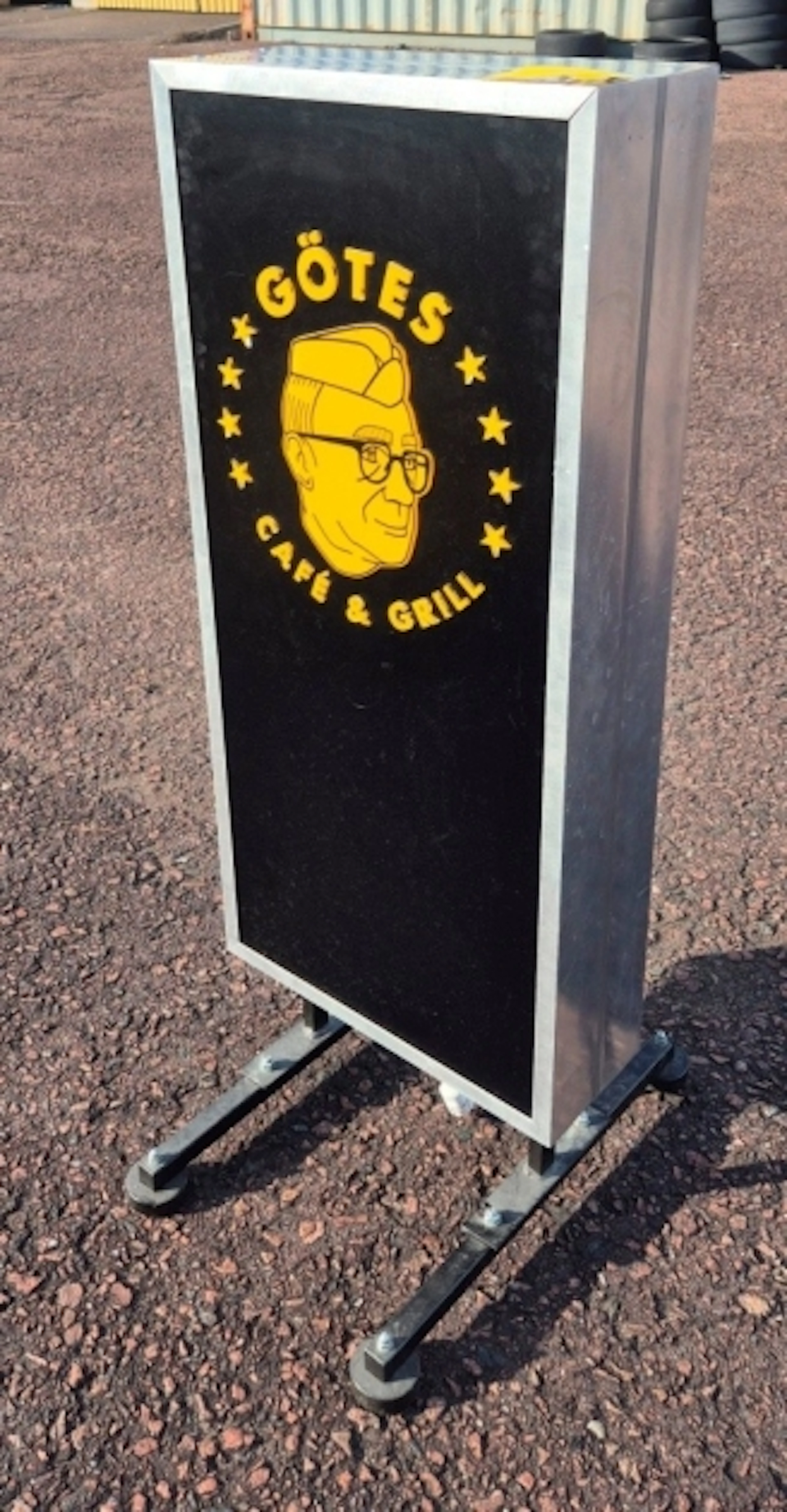 LJUSLÅDA / SKYLT PÅ FOT