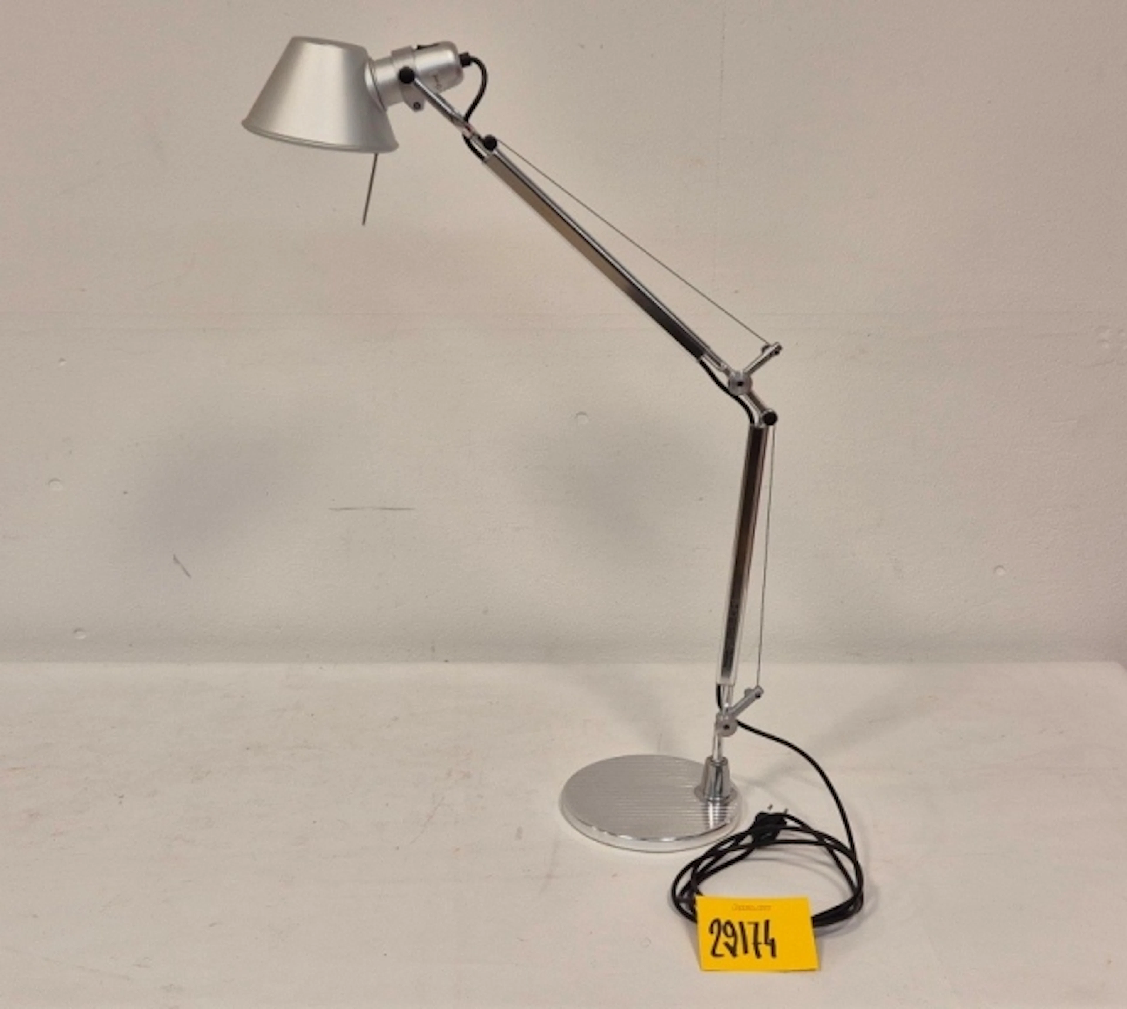 SKRIVBORDSLAMPA ARTEMIDE